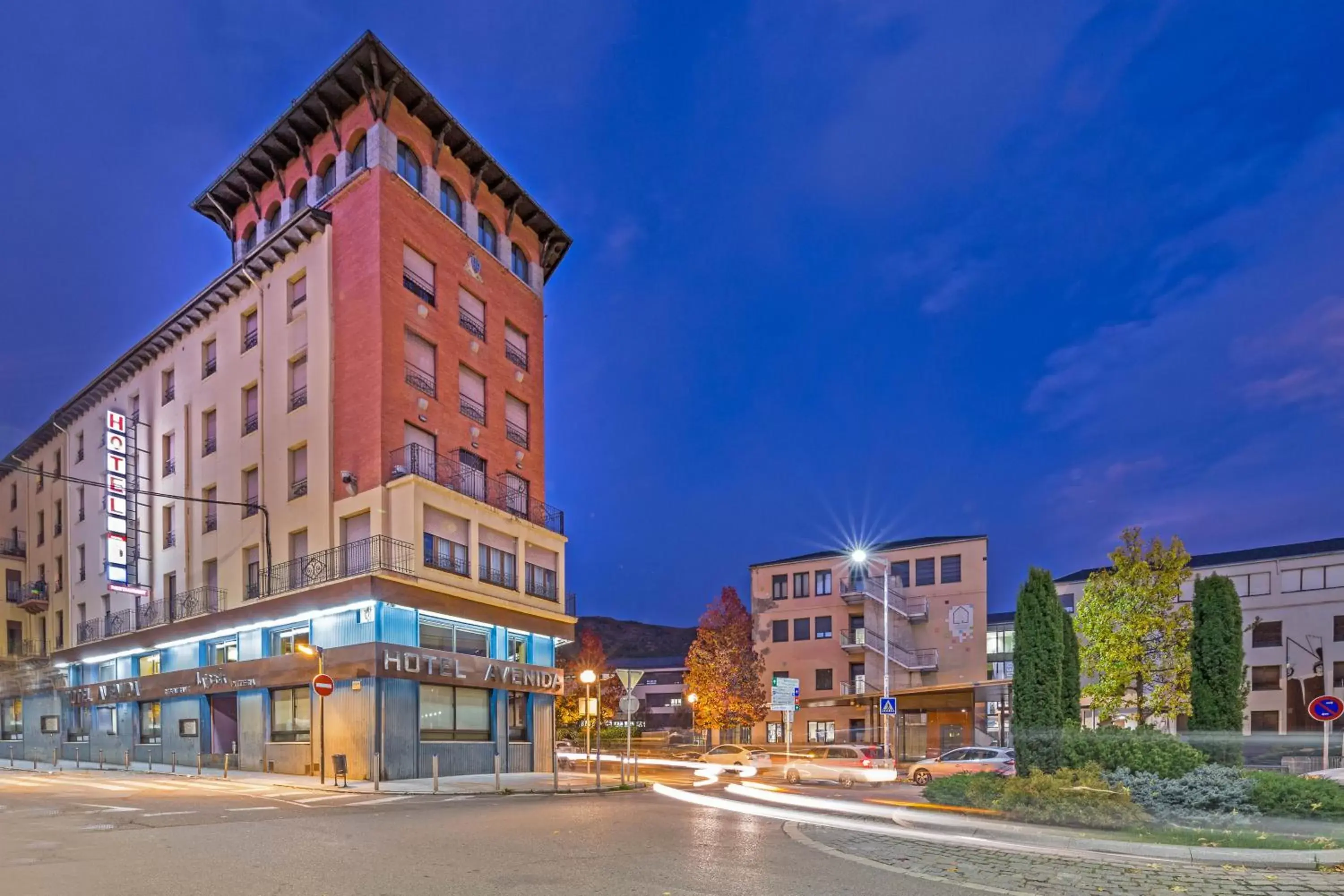 Facade/entrance, Property Building in Hotel Avenida