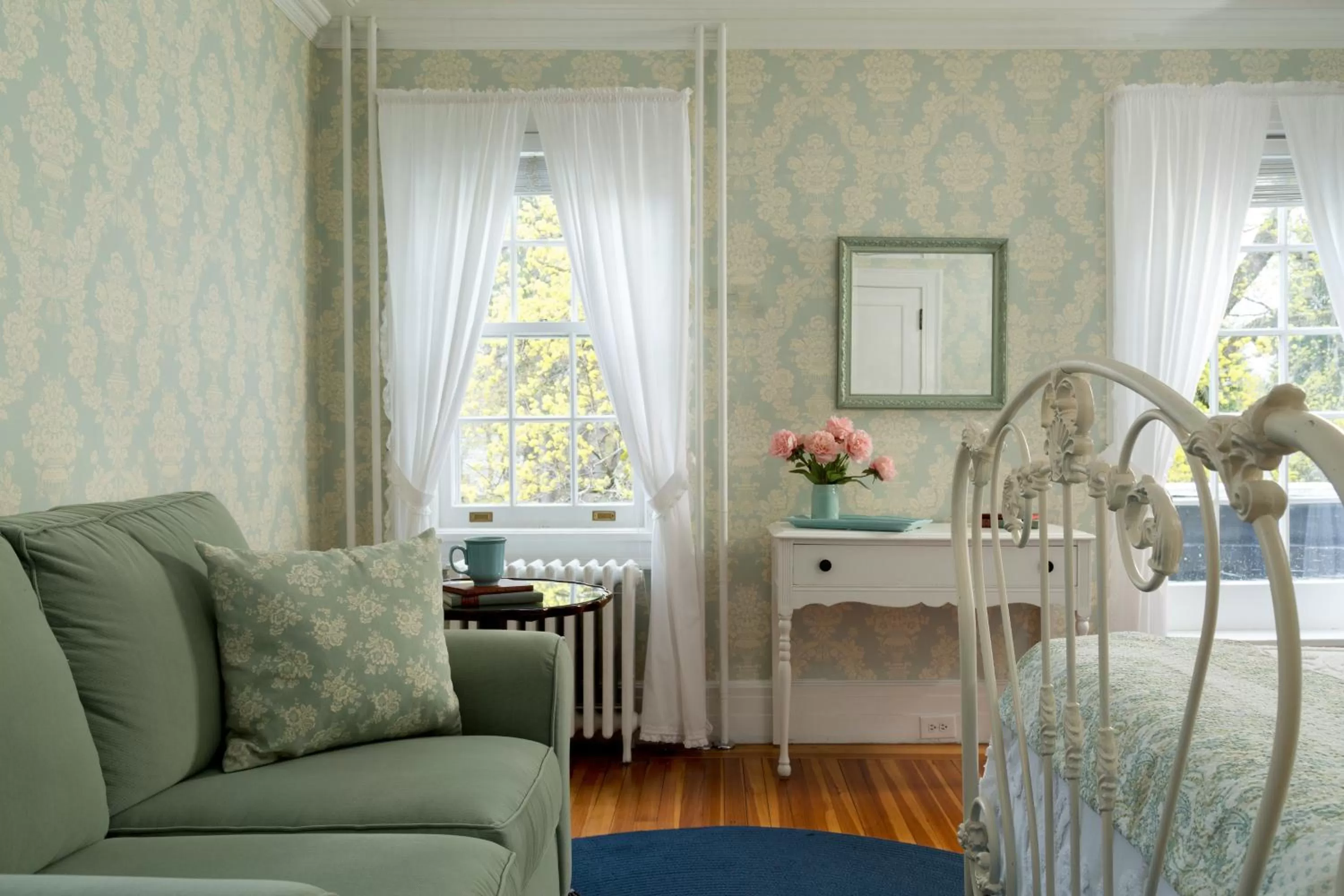 Photo of the whole room in Four Chimneys Inn