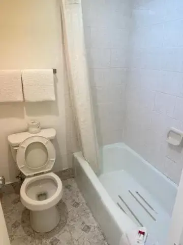 Bathroom in Executive Inn Mercedes Weslaco