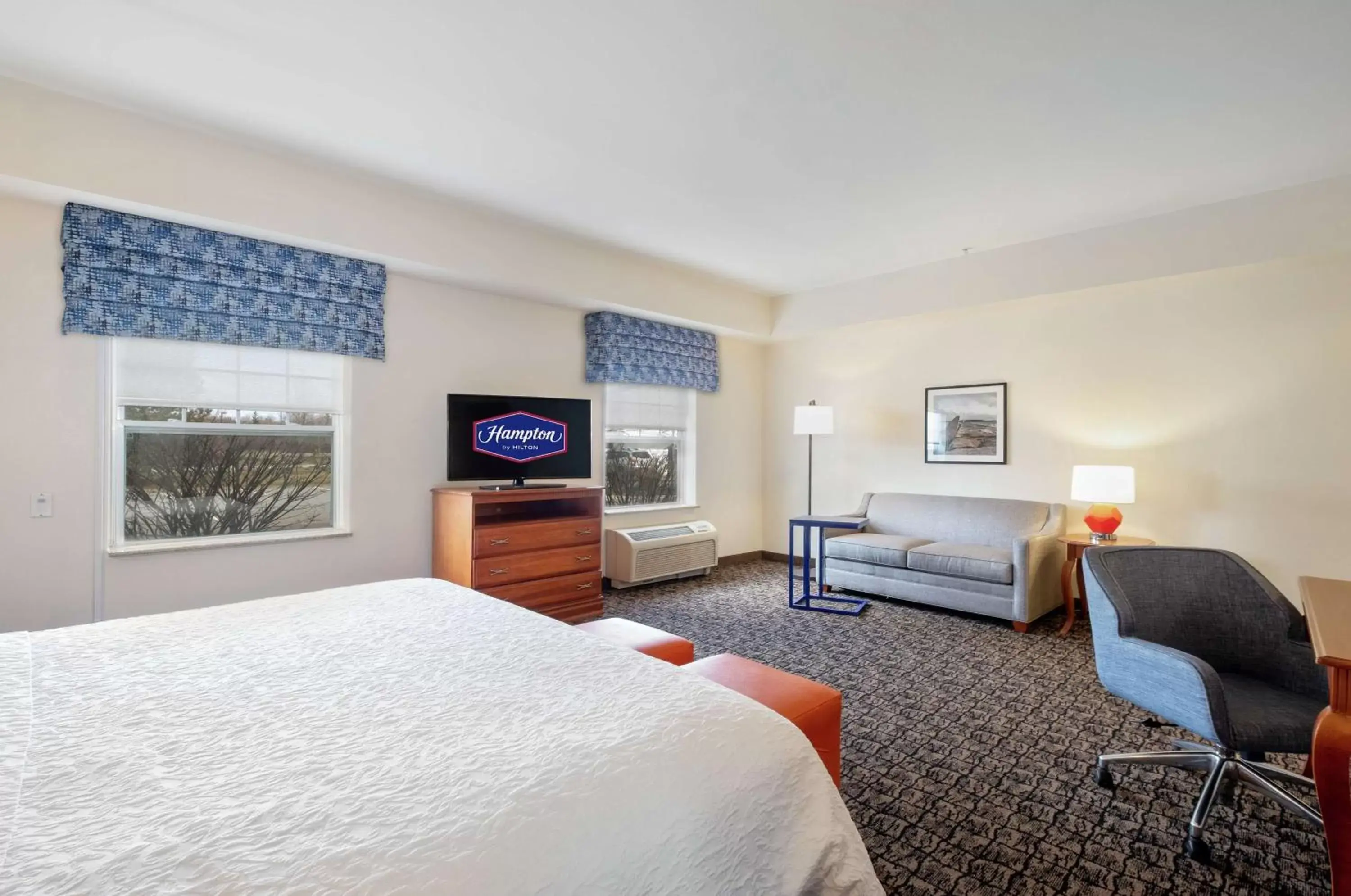 Bedroom, Bed in Hampton Inn & Suites Rockland