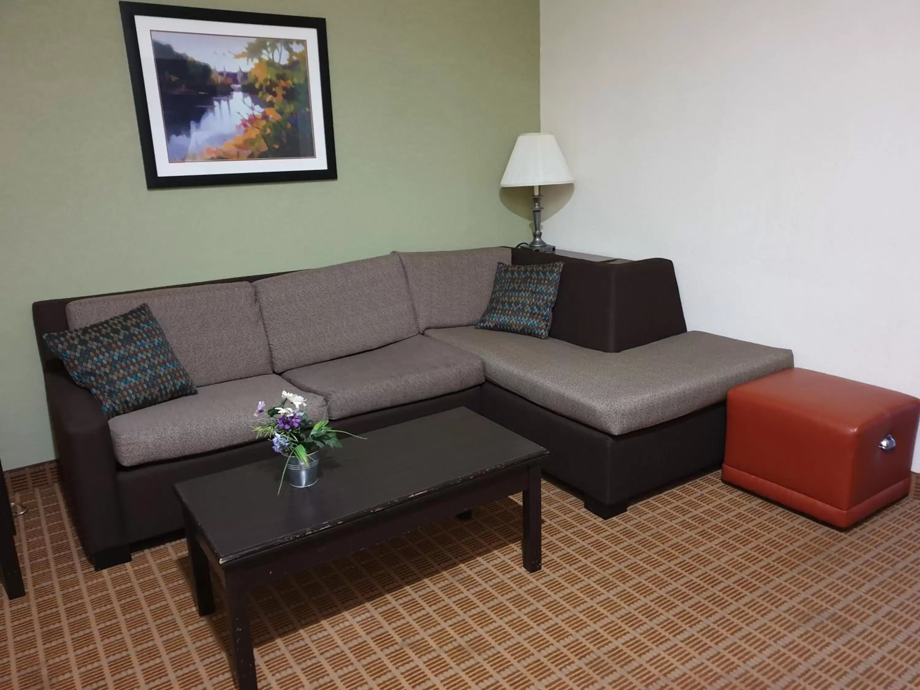 Seating Area in Hawthorn Suites by Wyndham - Kingsland, I-95 & Kings Bay Naval Base Area