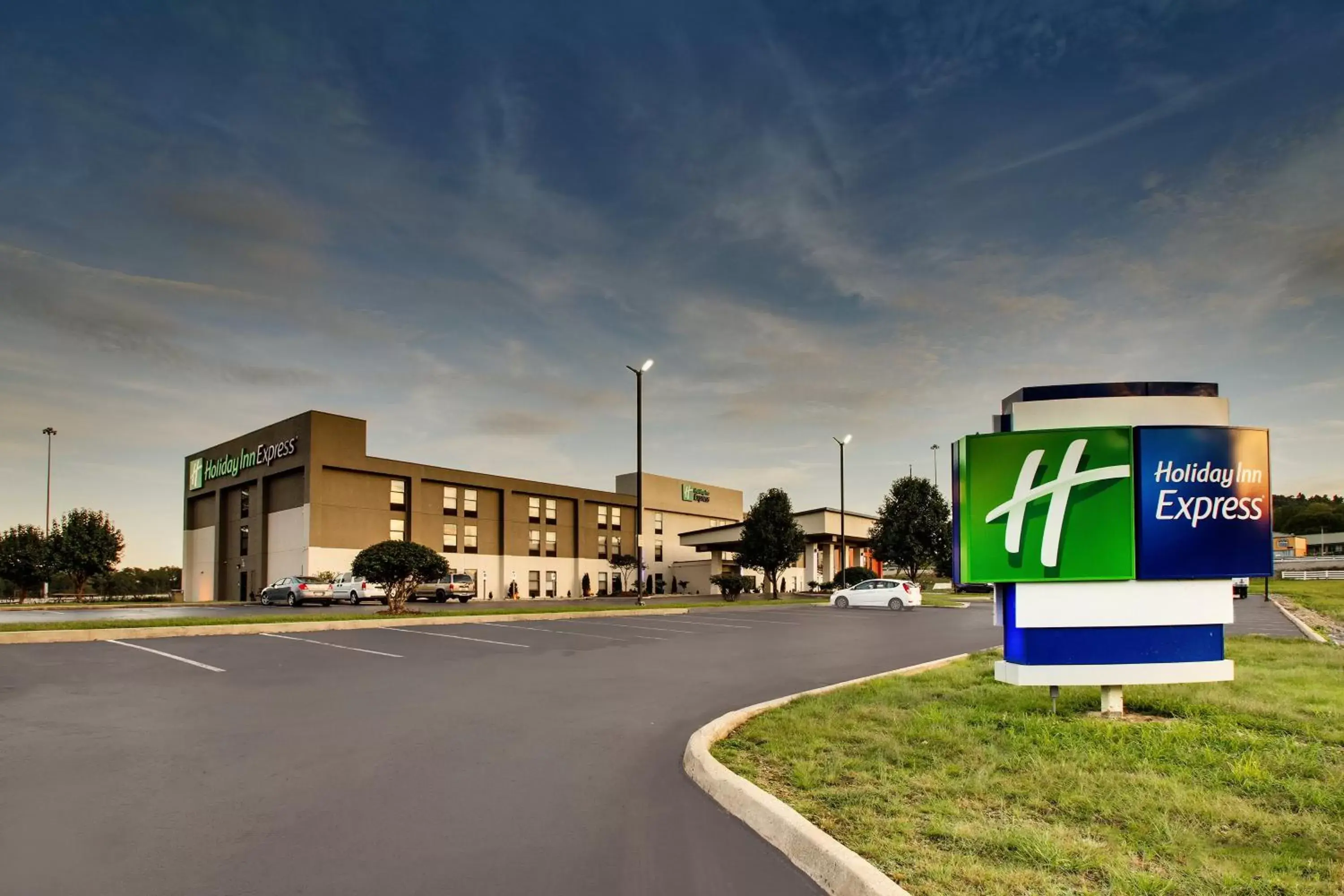 Property building in Holiday Inn Express - Horse Cave, an IHG Hotel