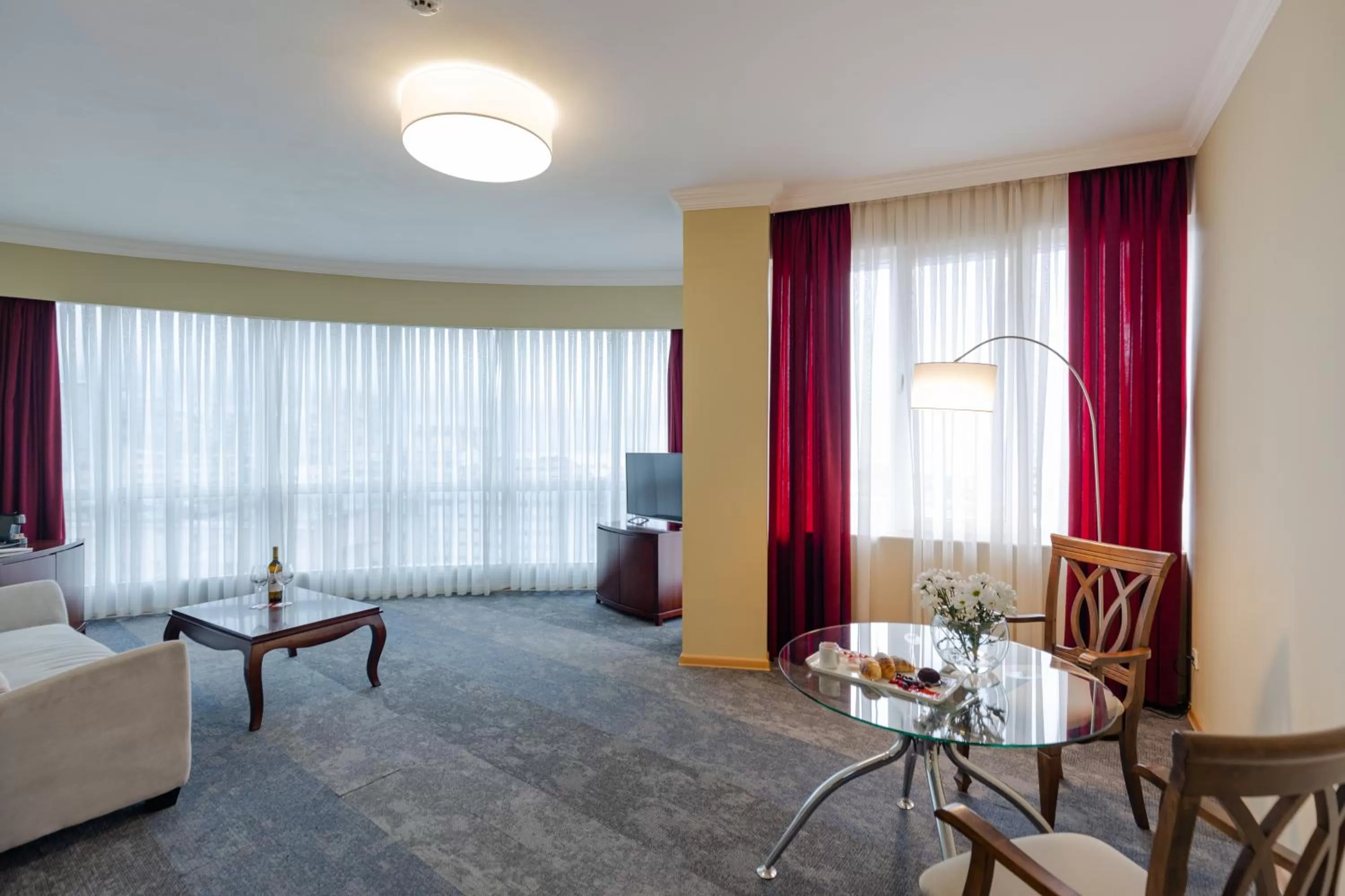 Property building, Bed in Hotel Aisi