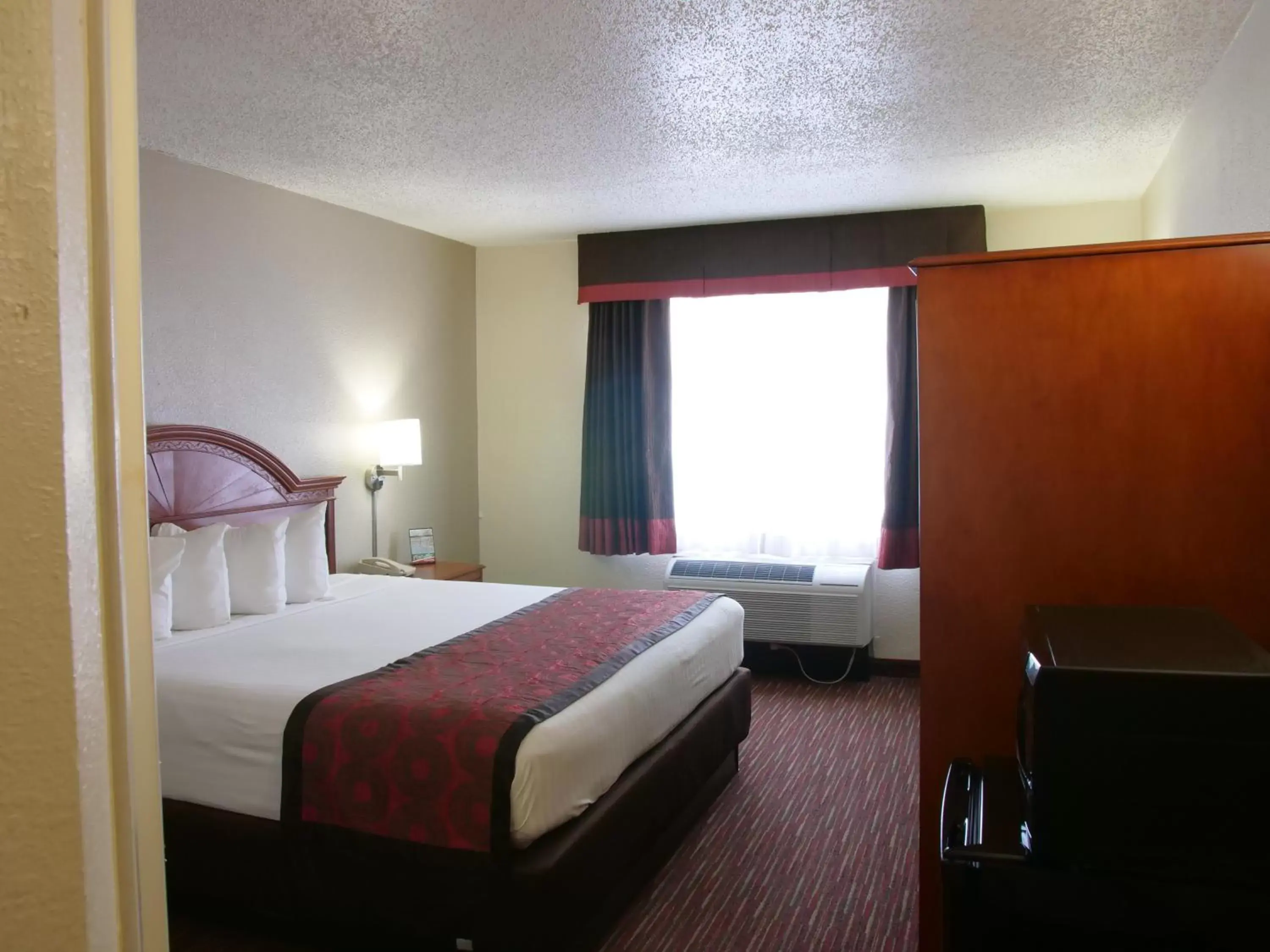 Photo of the whole room, Bed in Baymont by Wyndham Louisville East