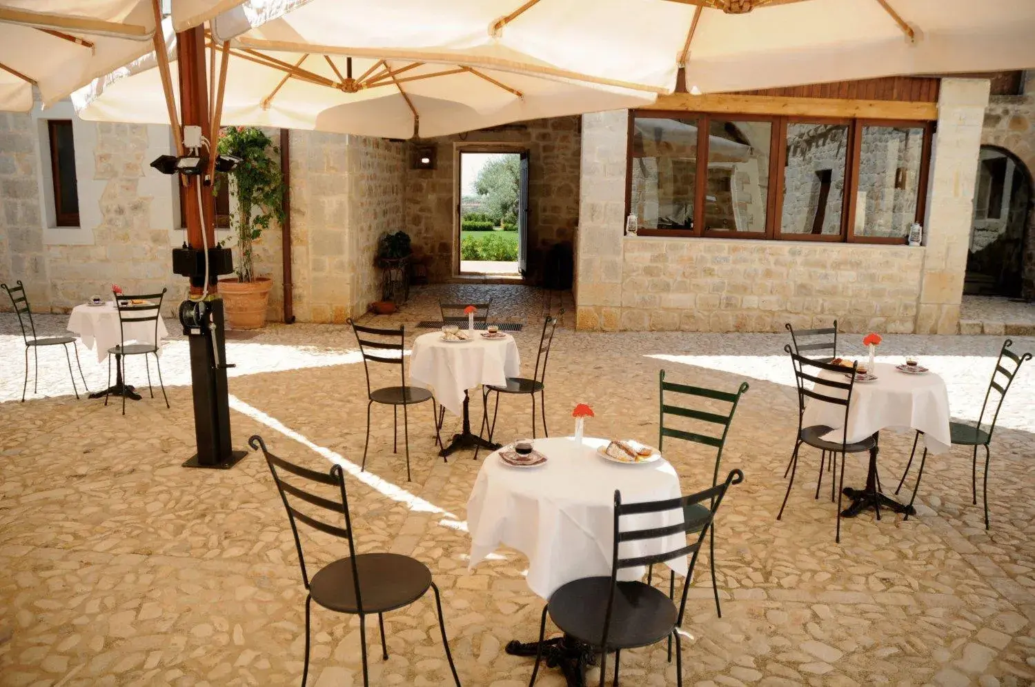 Patio, Restaurant/Places to Eat in Torre Don Virgilio Country Hotel