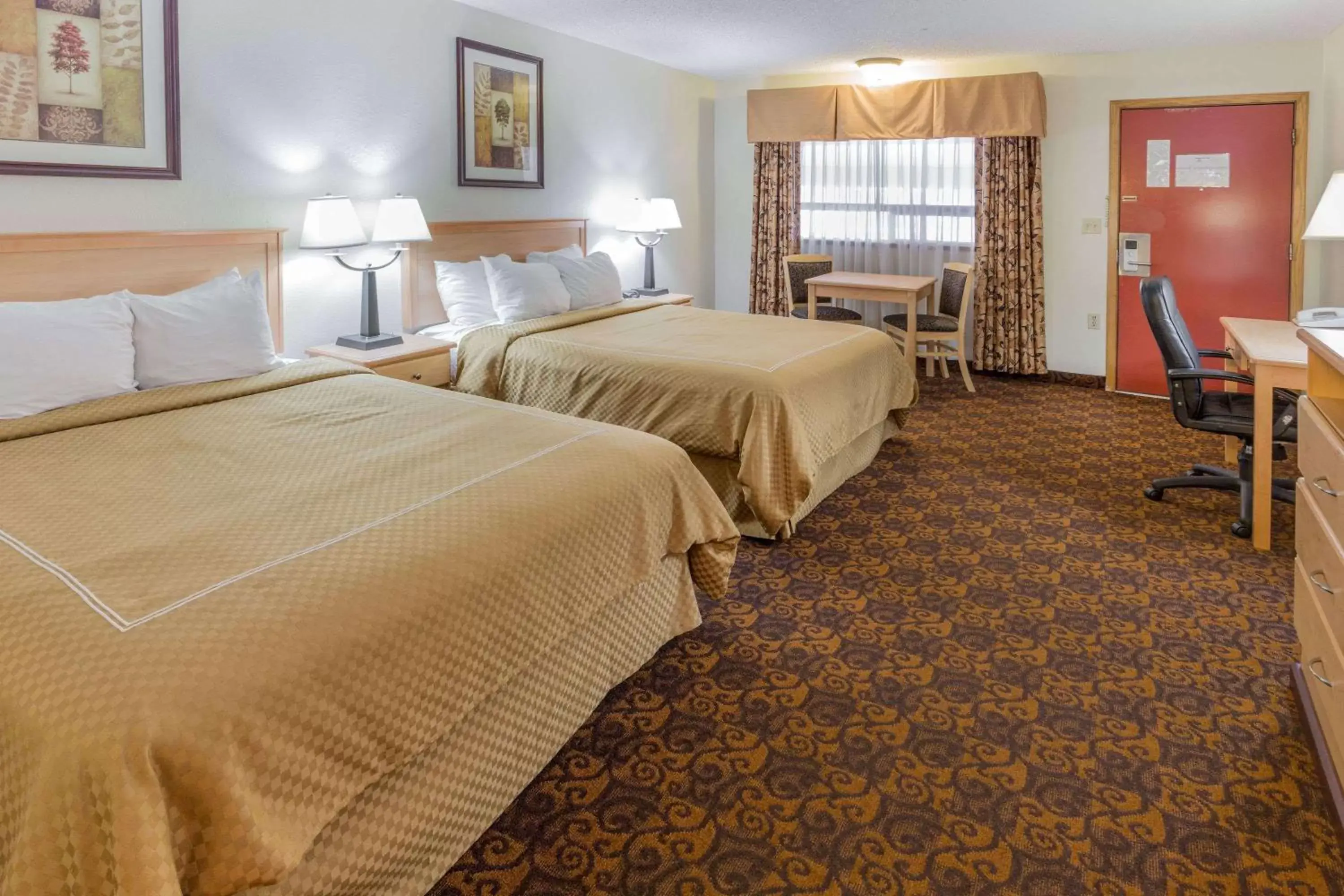 Photo of the whole room, Bed in Days Inn by Wyndham Black Bear