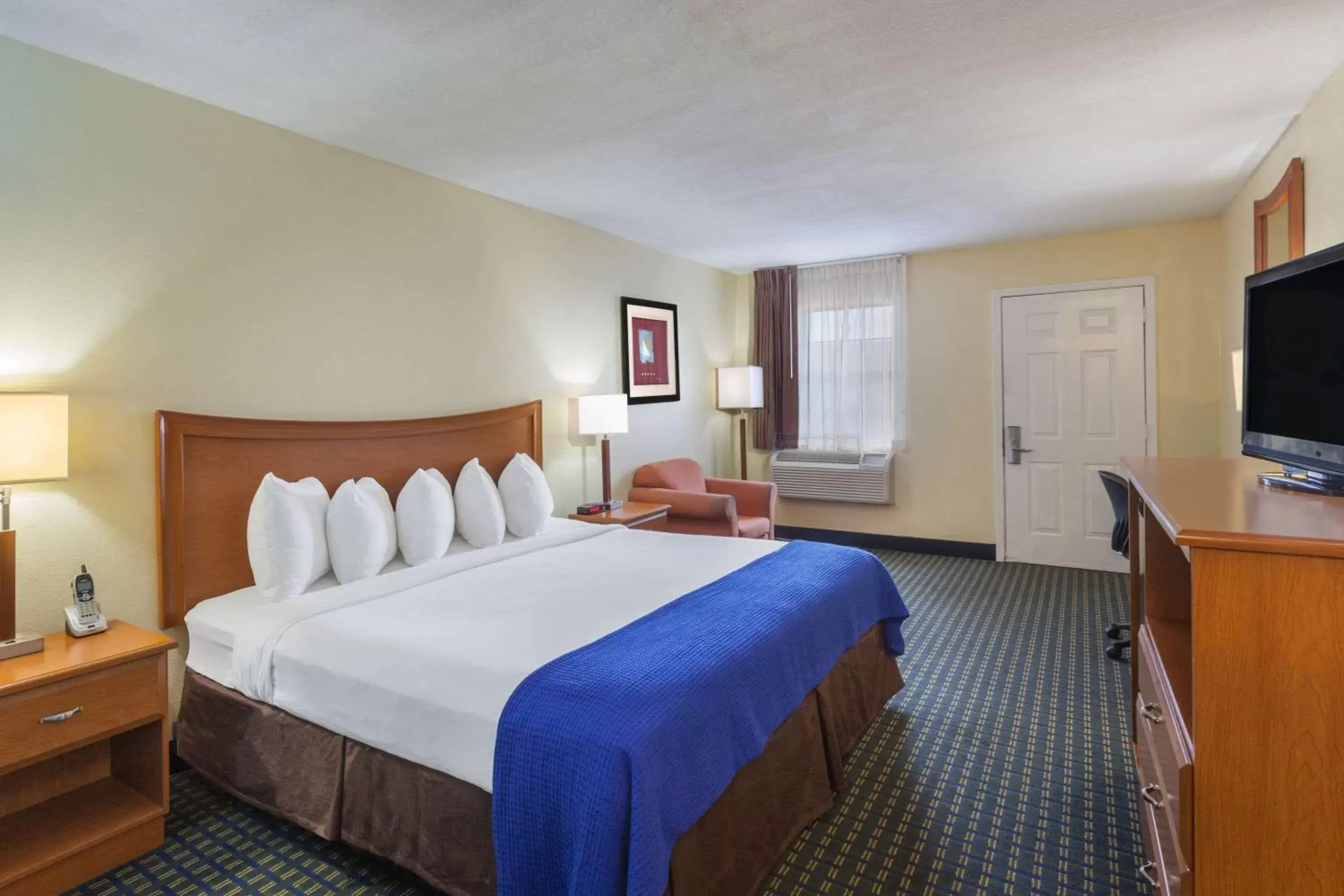 Photo of the whole room, Bed in Days Inn by Wyndham Natchitoches