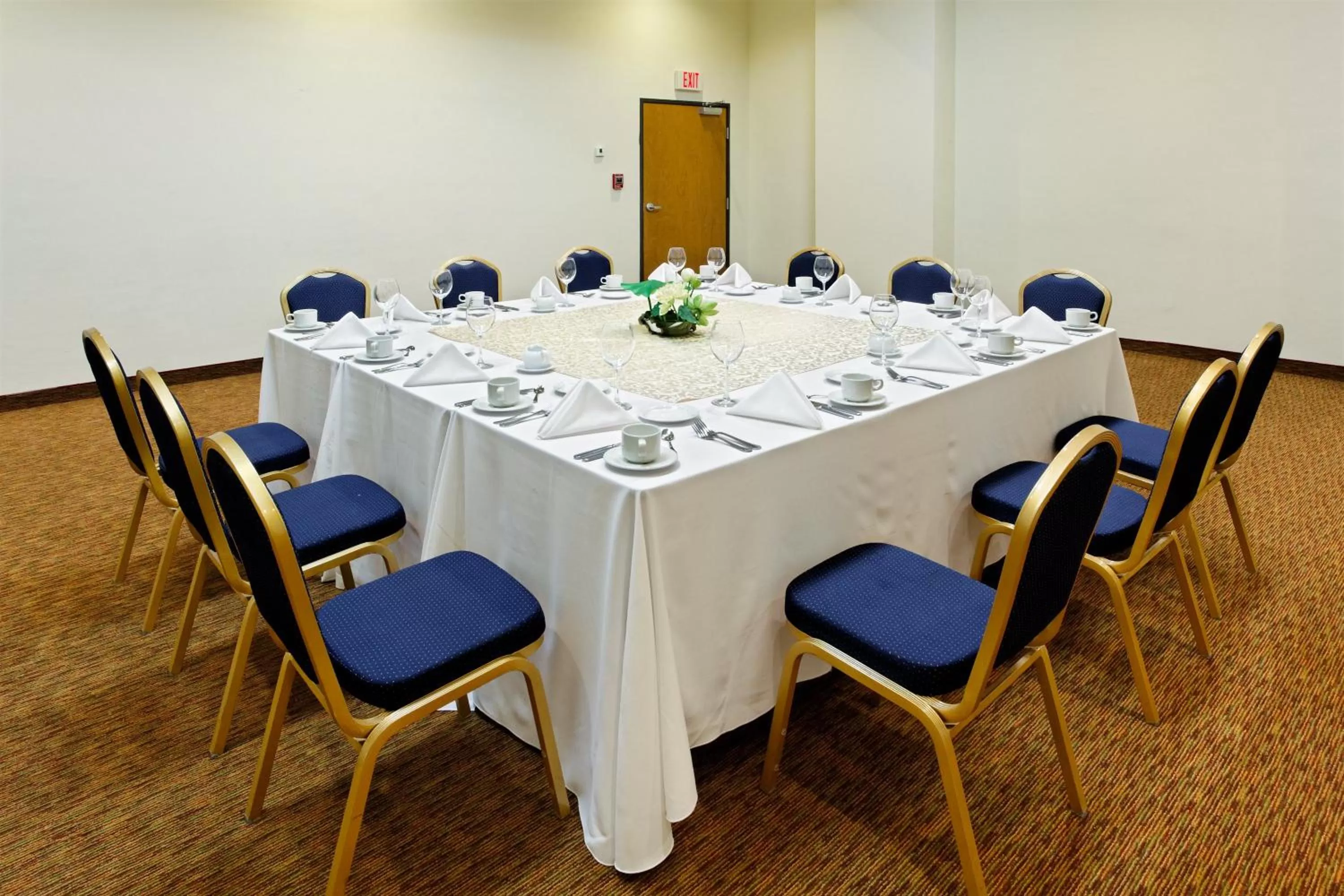Meeting/conference room in Crowne Plaza Monterrey Aeropuerto by IHG