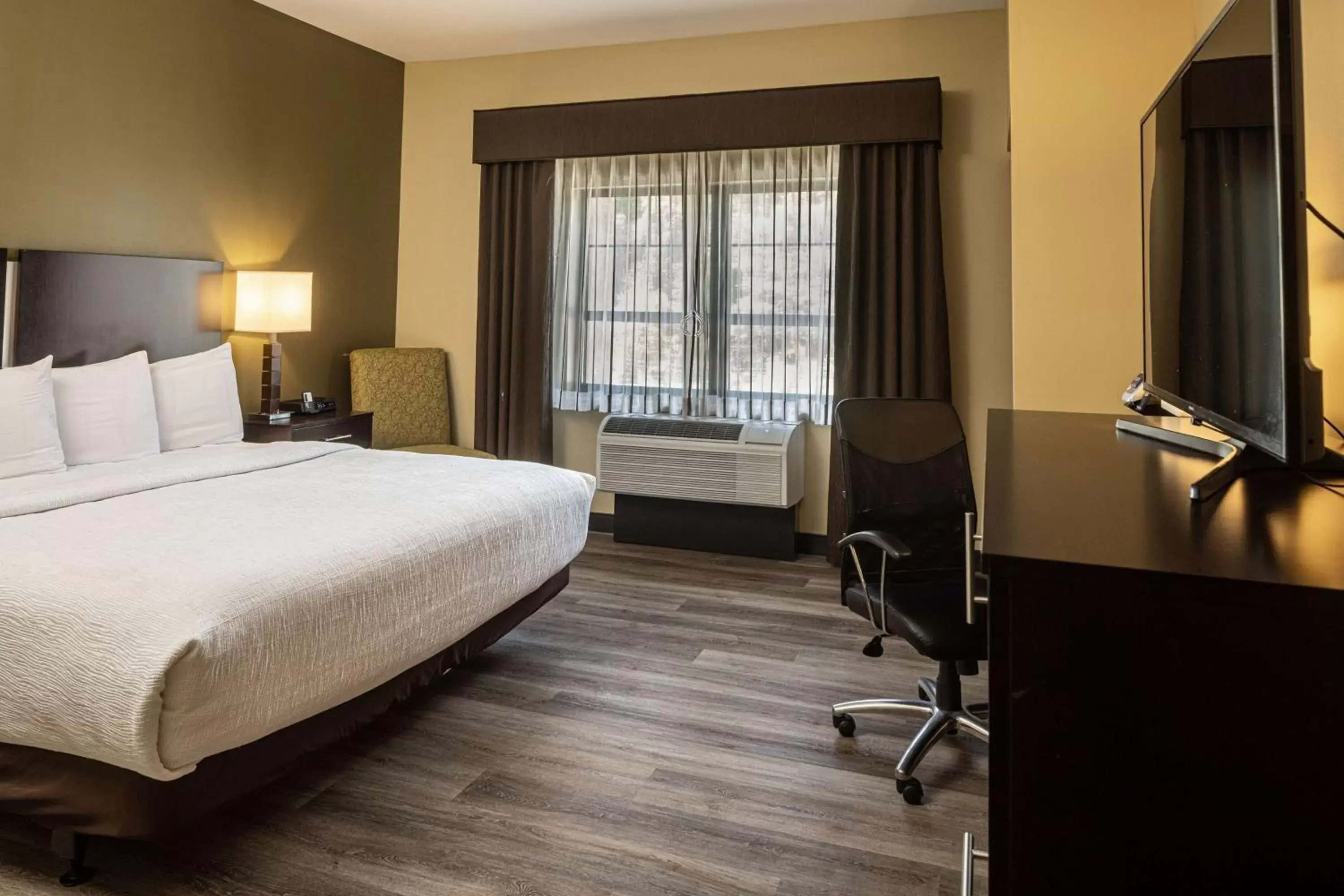 Bedroom, Bed in Best Western Plus Franciscan Square Inn & Suites Steubenville