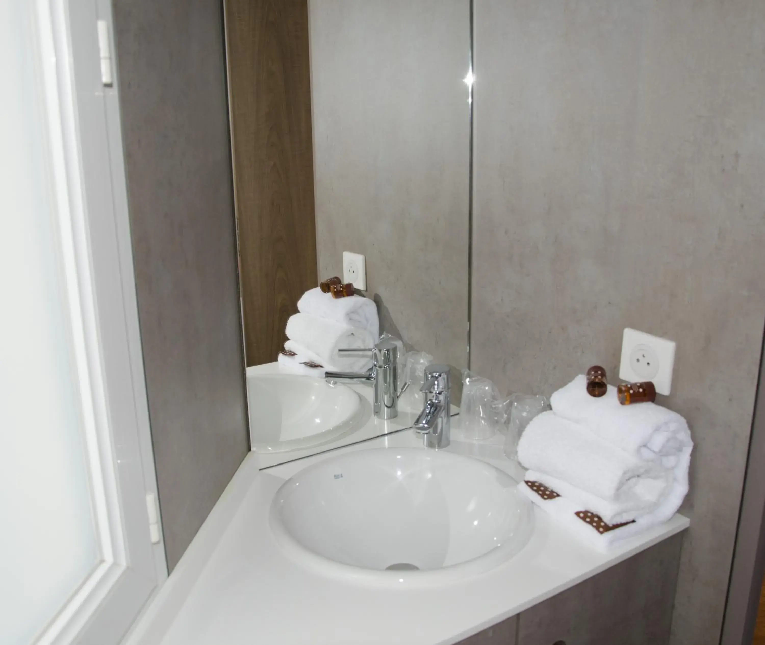 Bathroom in Hotel Le Revest