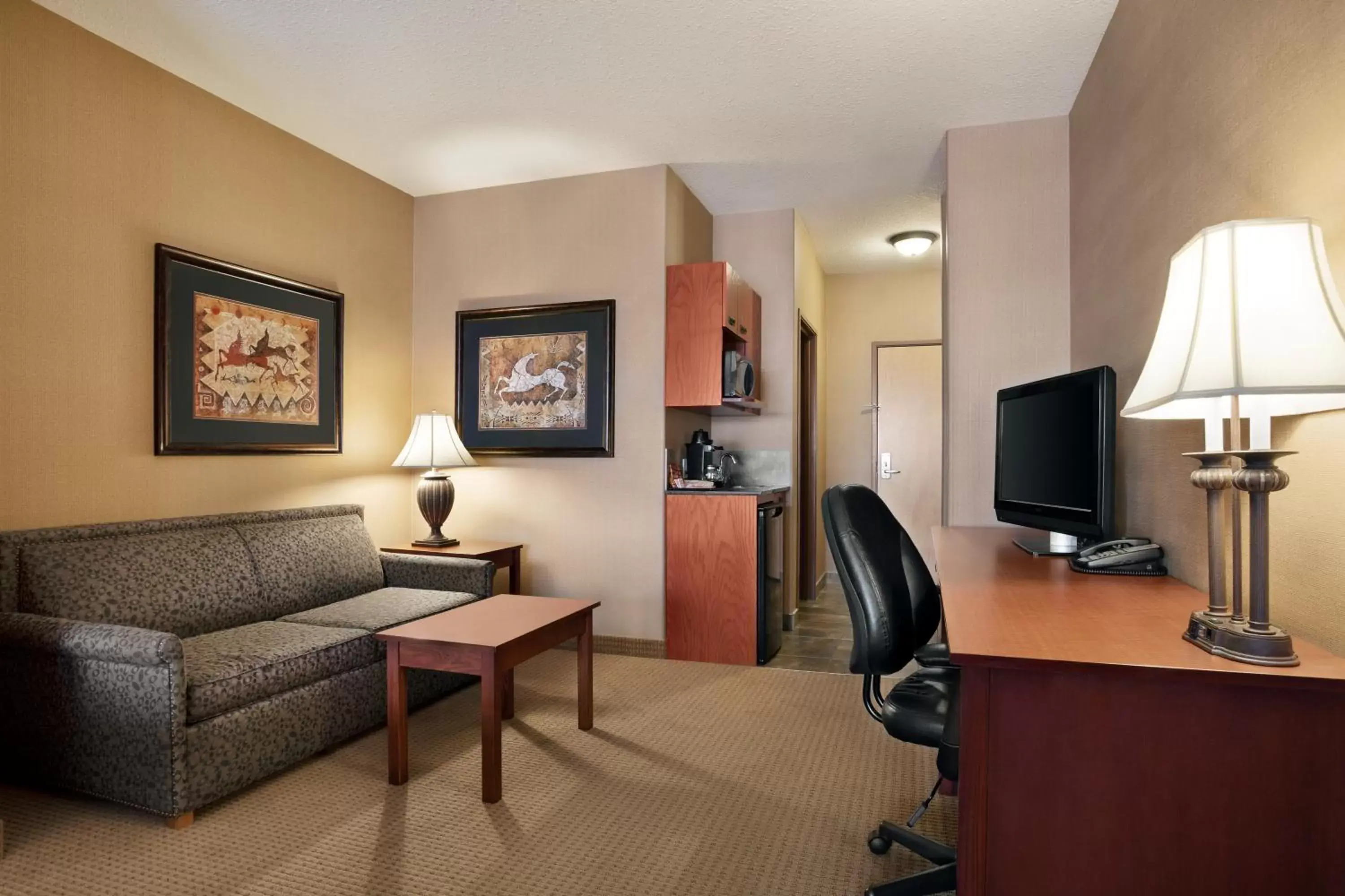 Living room, Seating Area in Days Inn & Suites by Wyndham Strathmore