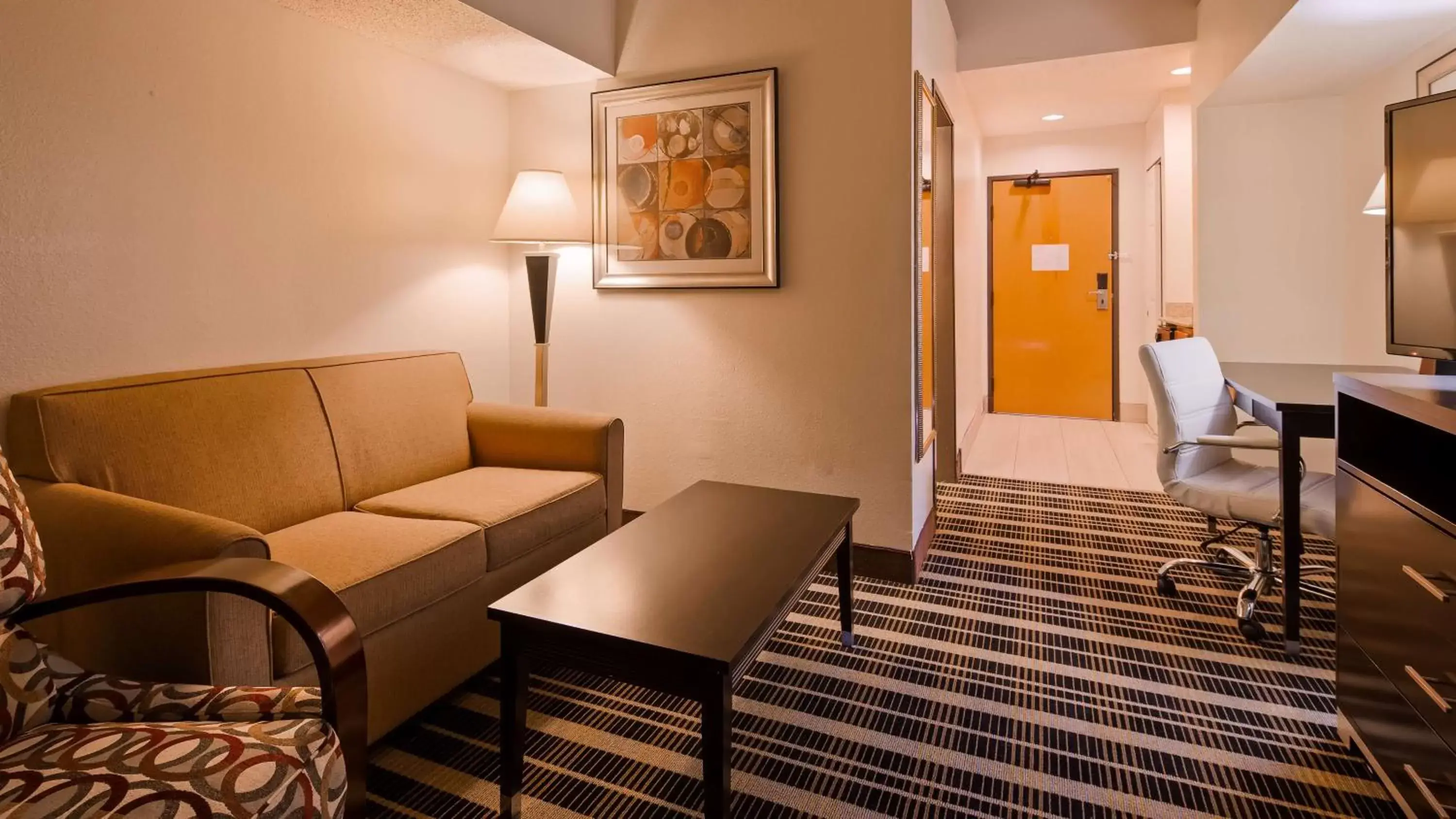 Photo of the whole room, Seating Area in Best Western PLUS Rockwall Inn & Suites