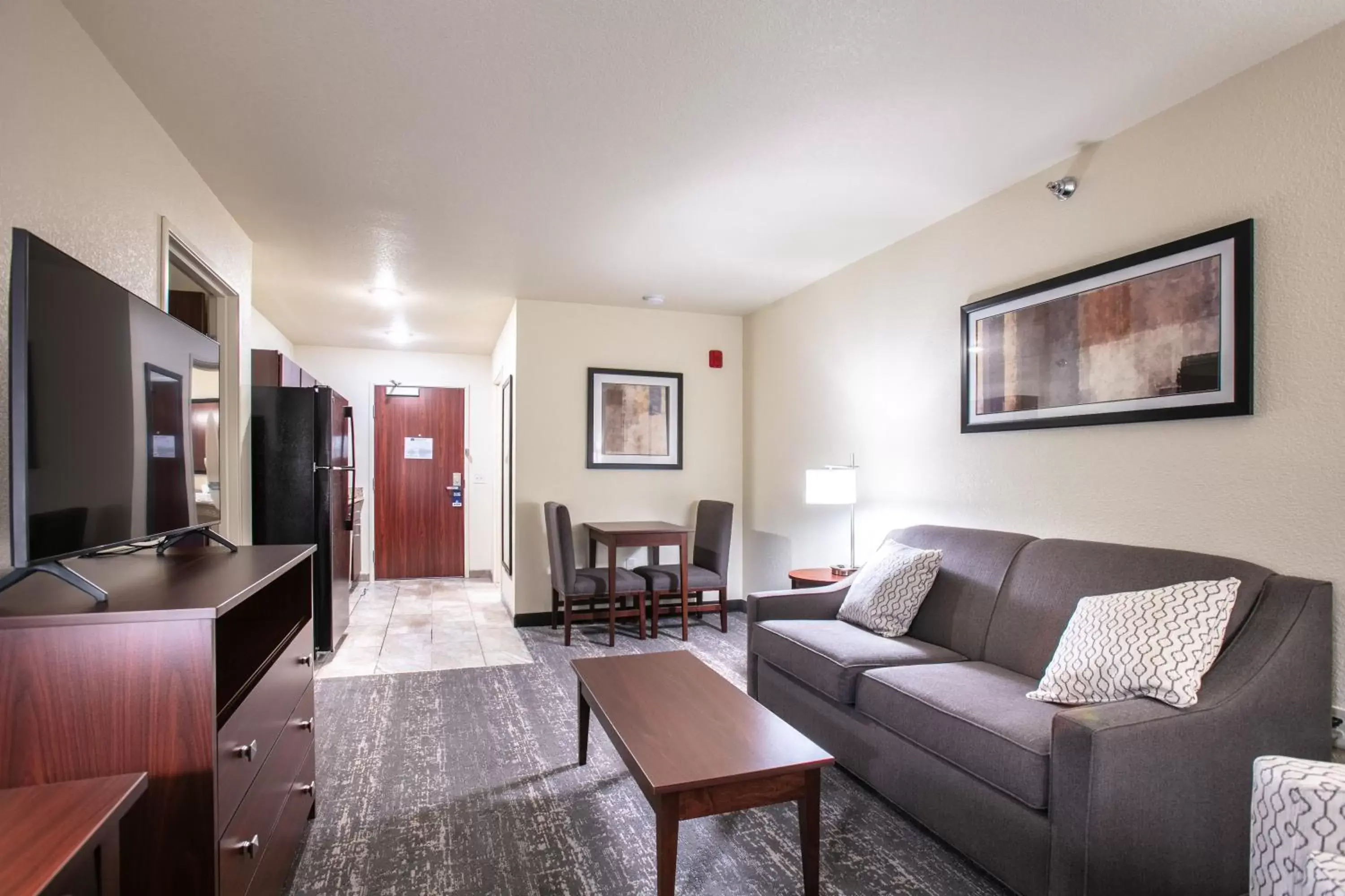 Library, Seating Area in Cobblestone Inn & Suites - Pine Bluffs