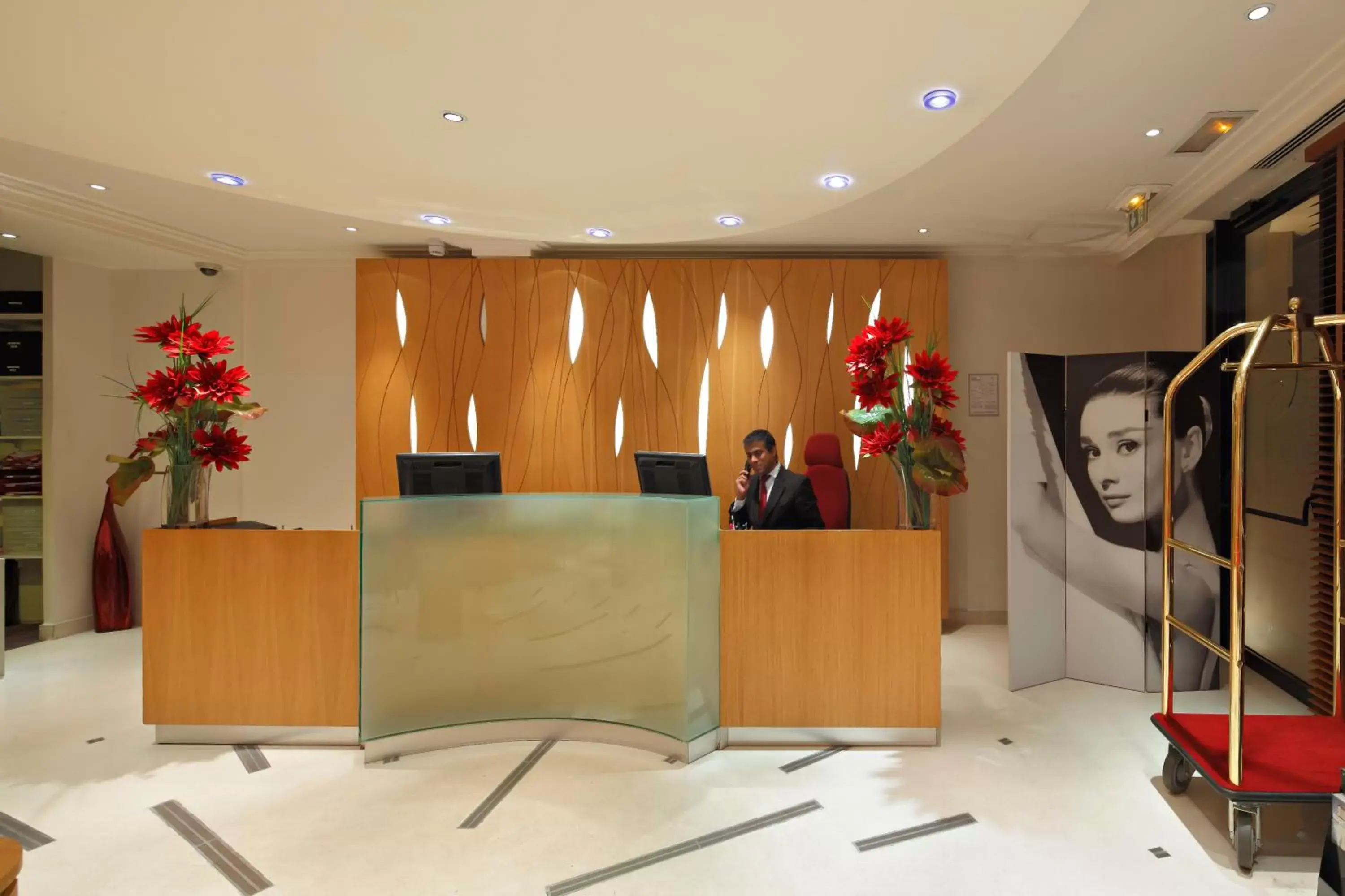 Facade/entrance, Lobby/Reception in Westside Arc de Triomphe Hotel