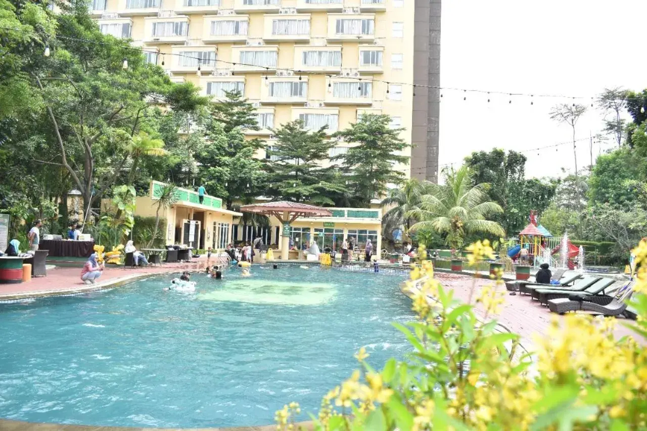 People, Swimming Pool in Lorin Sentul Hotel