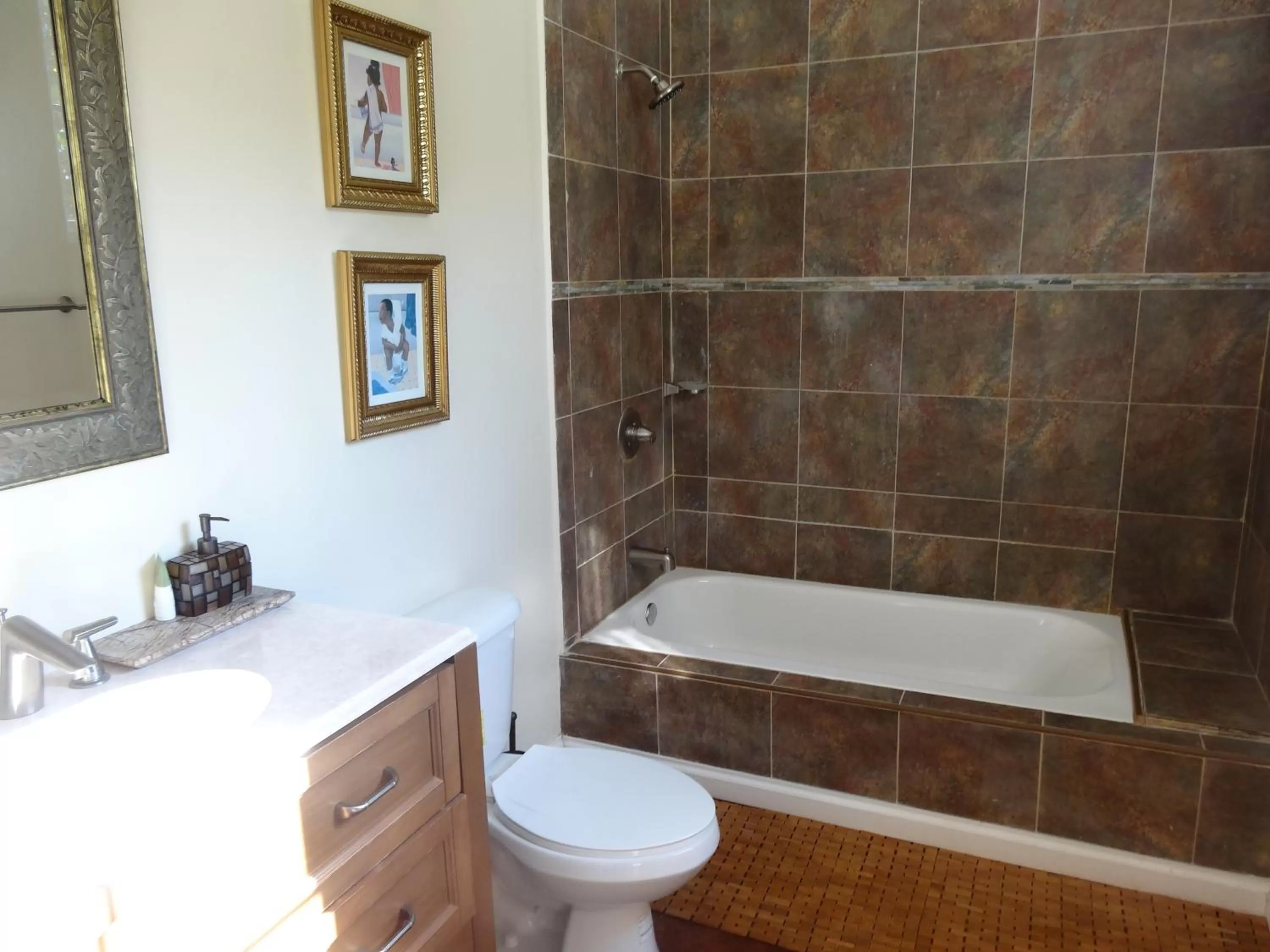 Bathroom in Blue Paloma Bed & Breakfast