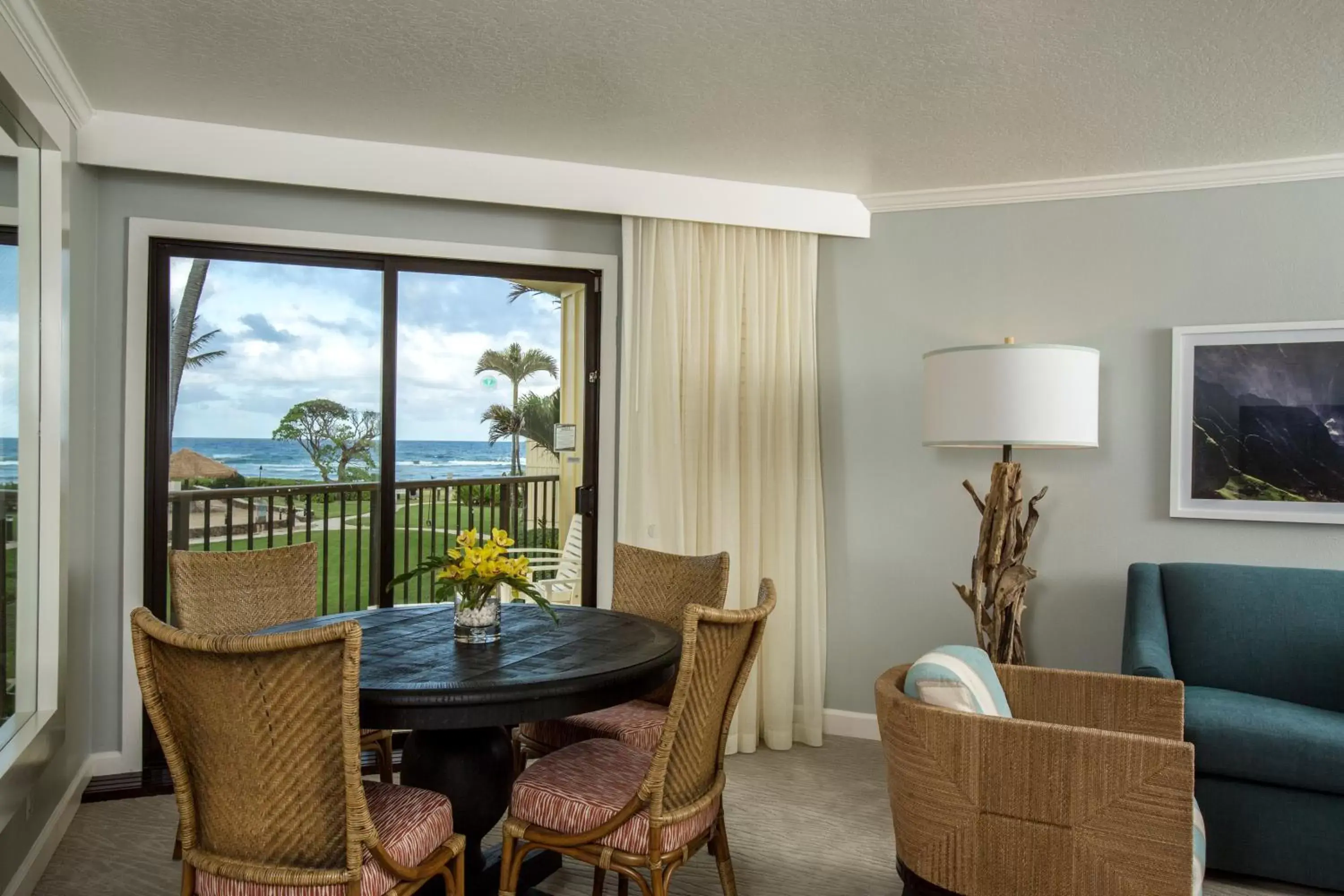 Seating area in OUTRIGGER Kaua'i Beach Resort & Spa