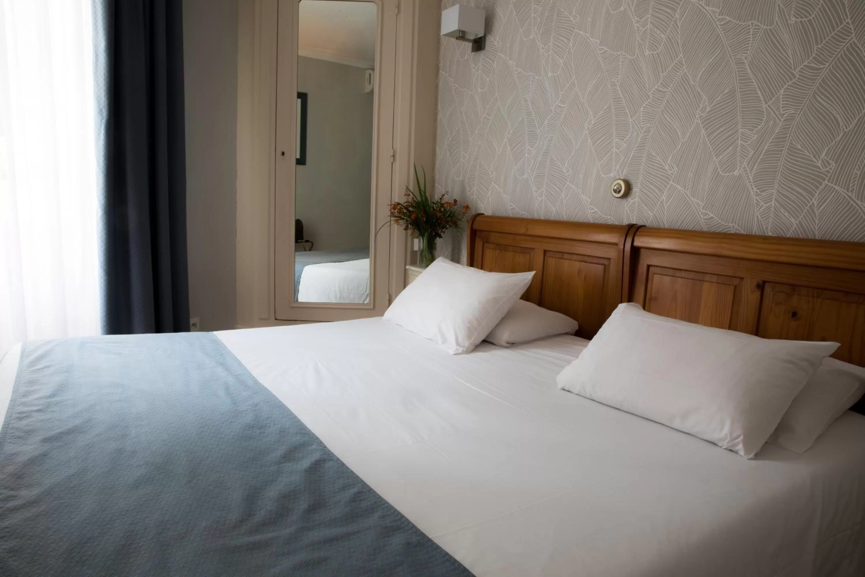 Bed in Hôtel Le Plantagenet