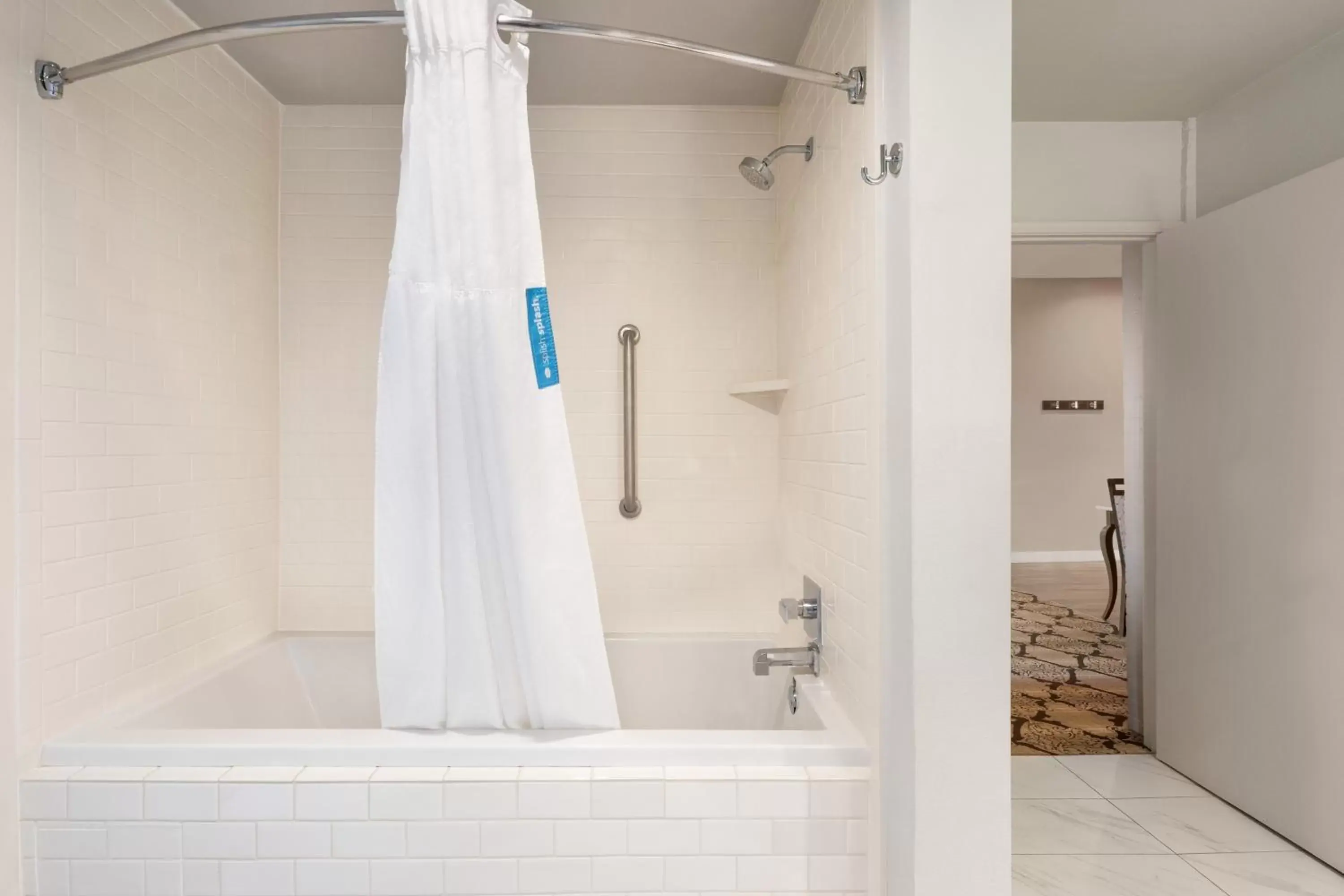 Shower, Bathroom in Hampton Inn and Suites New Orleans Convention Center