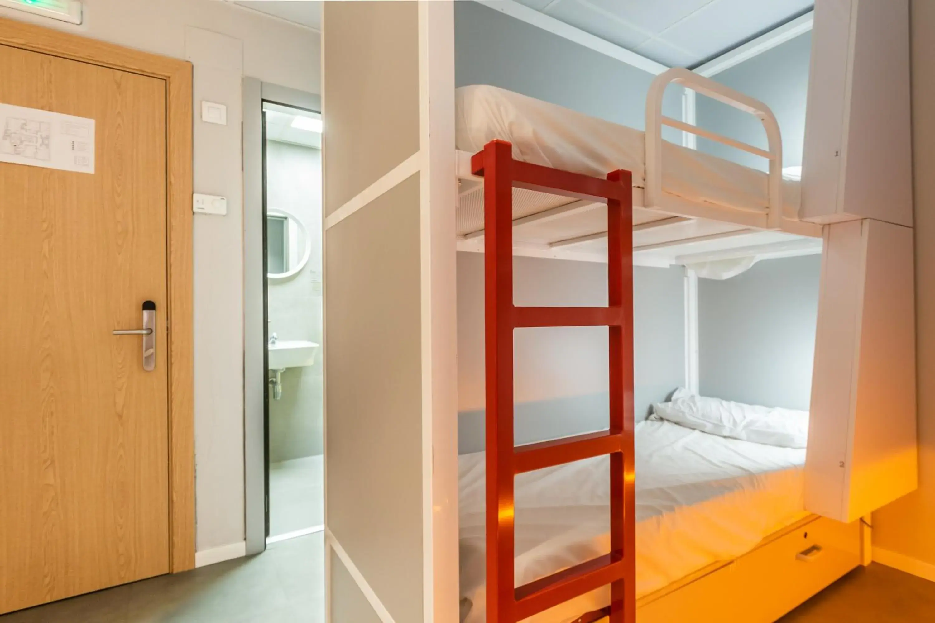 bunk bed in Sun & Moon Hostel