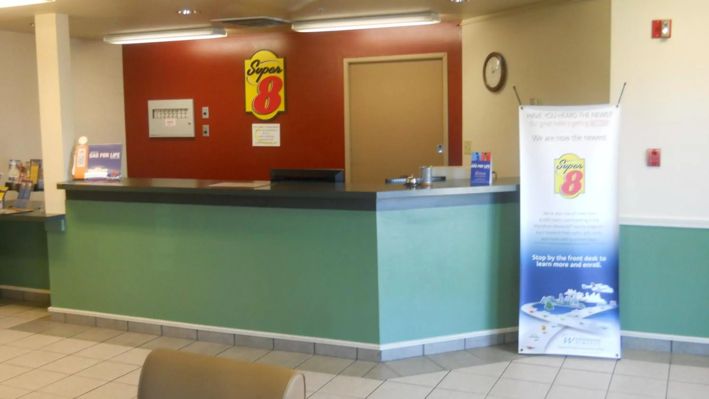 Lobby or reception in Super 8 by Wyndham Salmon Lobby or reception in Super 8 by Wyndham Salmon