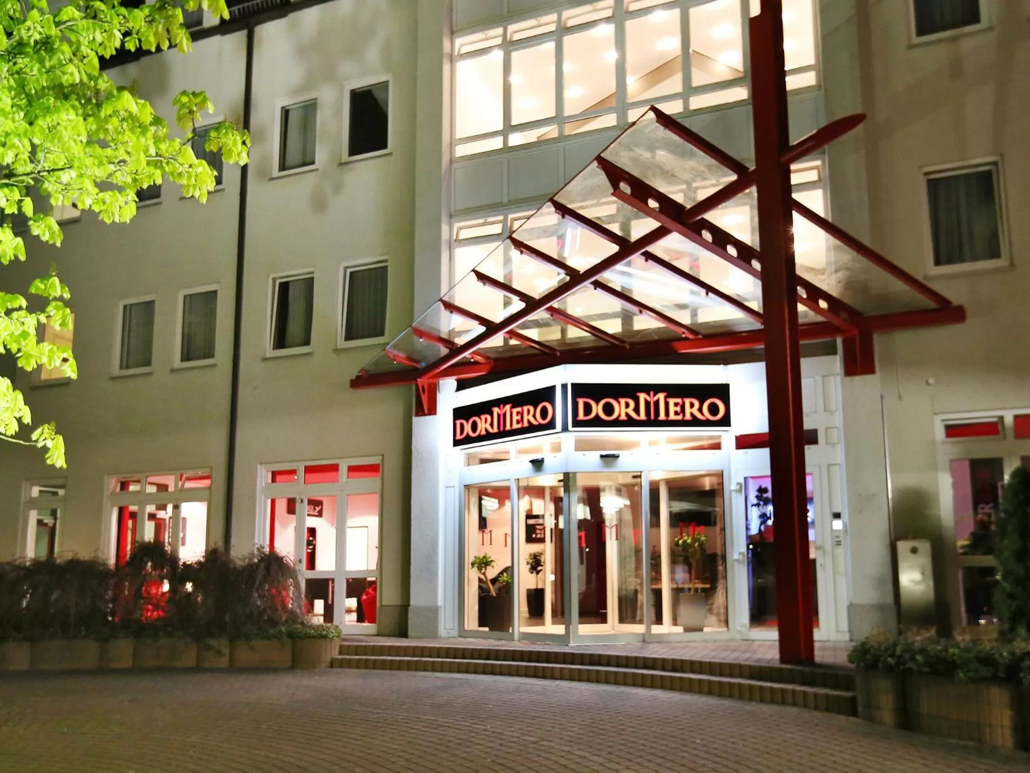 Facade/entrance in DORMERO Hotel Dresden Airport