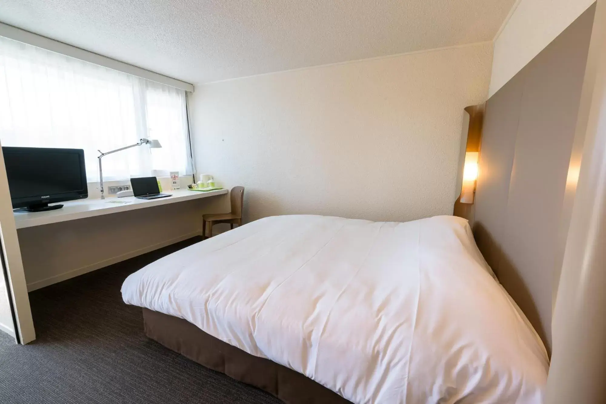 Coffee/tea facilities, Bed in Campanile Toulouse Sesquieres Coffee/tea facilities, Bed in Campanile Toulouse Sesquieres