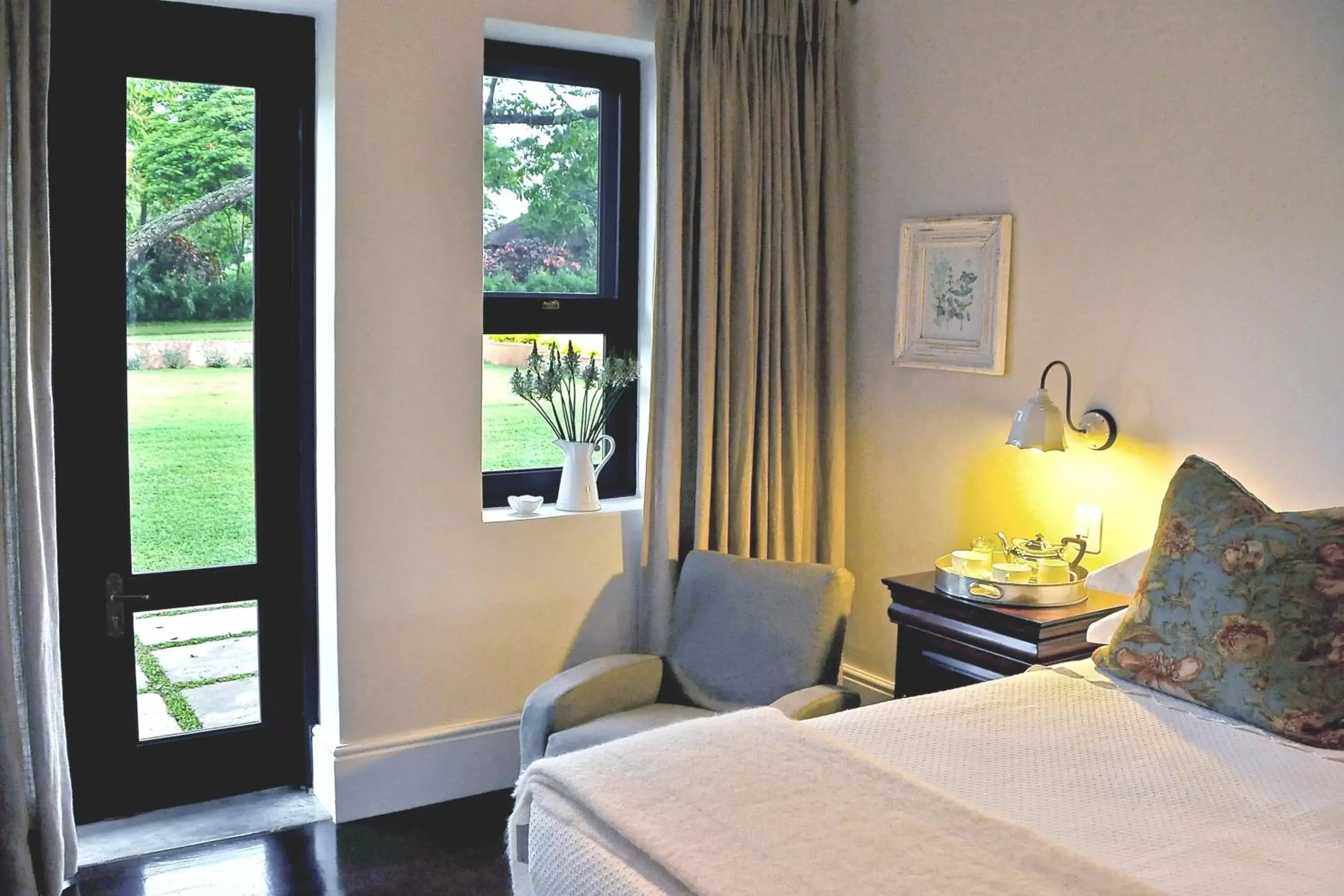 Photo of the whole room, Bed in Torburnlea Homestead Luxury Accommodation Photo of the whole room, Bed in Torburnlea Homestead Luxury Accommodation