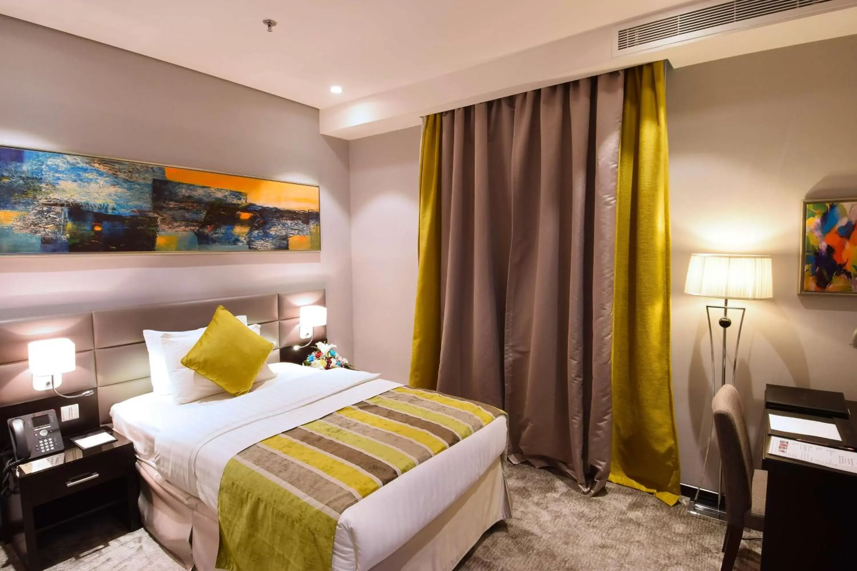 Photo of the whole room, Bed in Best Western Plus Fursan Photo of the whole room, Bed in Best Western Plus Fursan