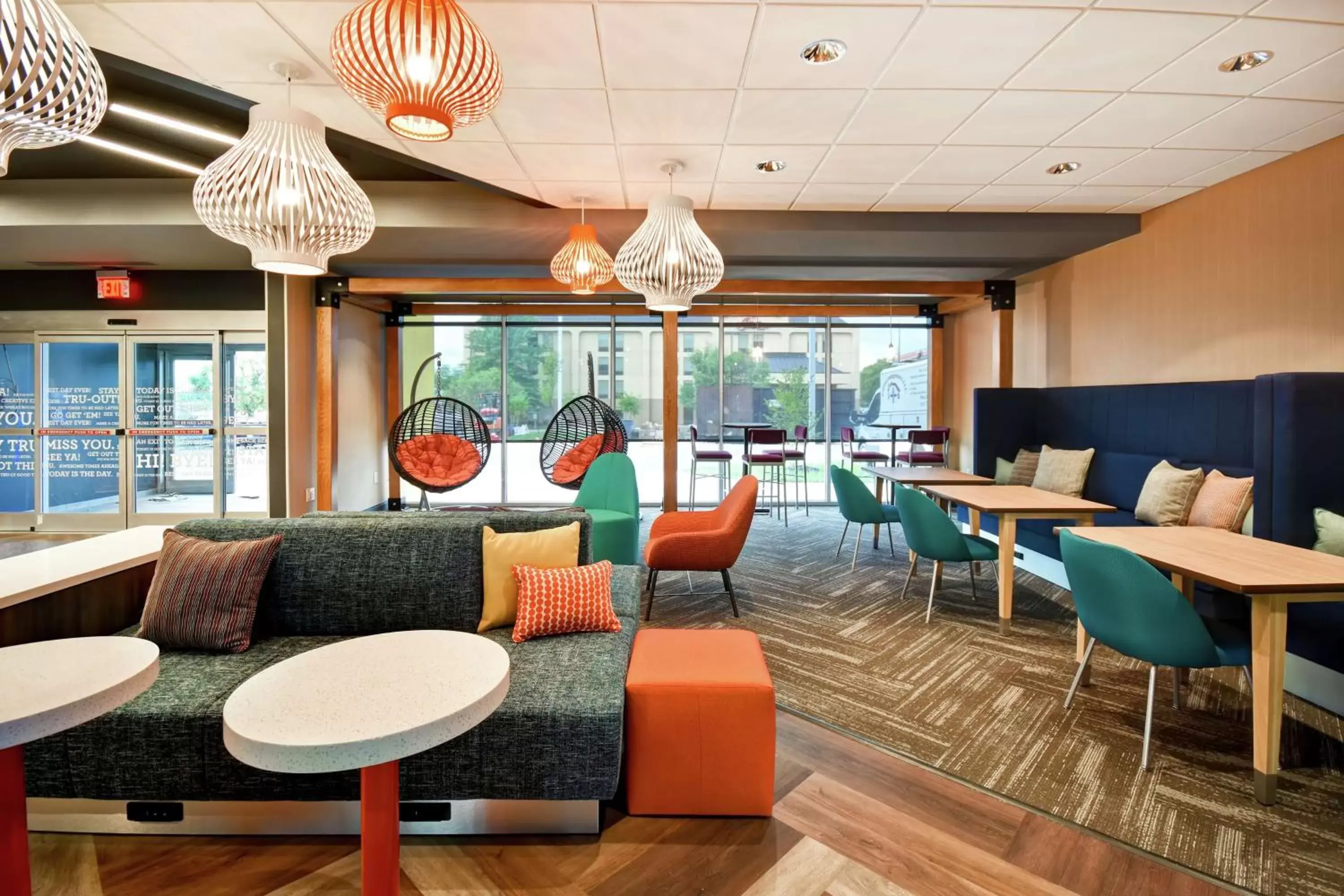 Lobby or reception, Lounge/Bar in Tru By Hilton Louisville Airport