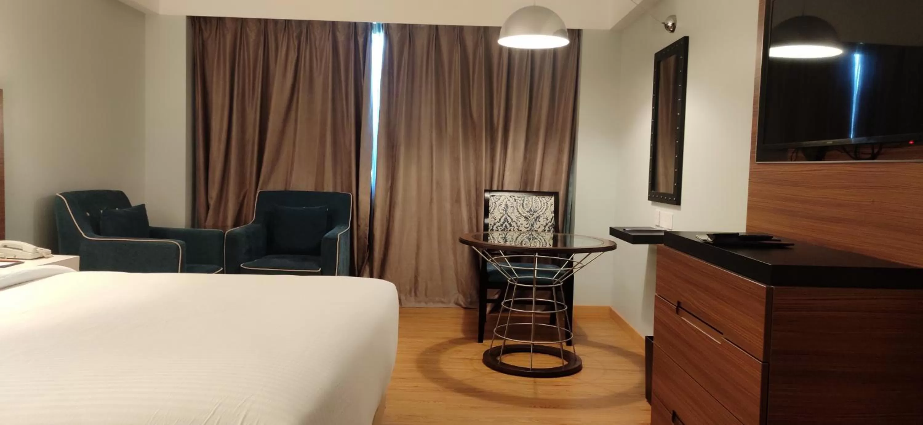 Communal lounge/ TV room, Bed in Manjeera Premiere