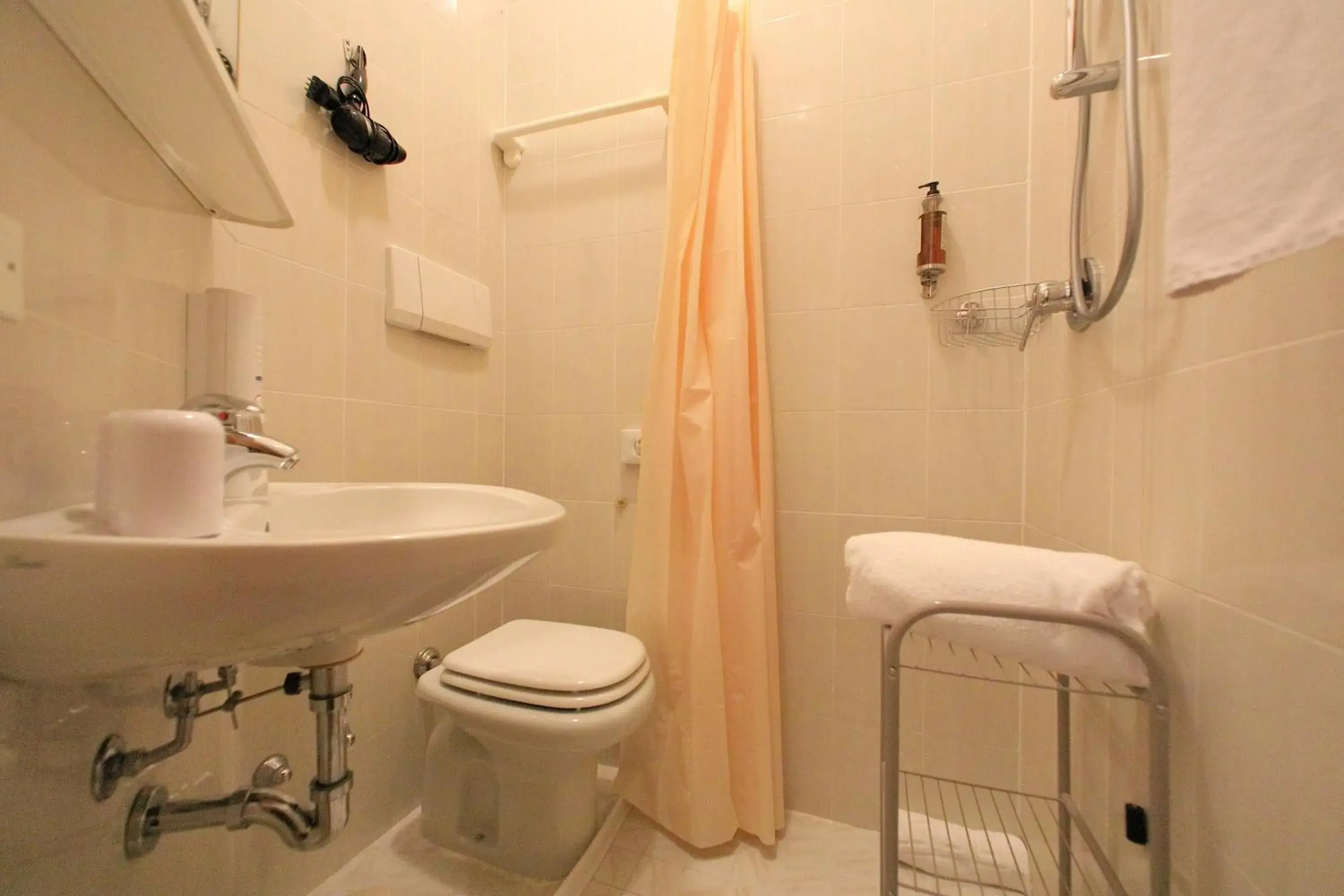 Bathroom in Hotel Primavera