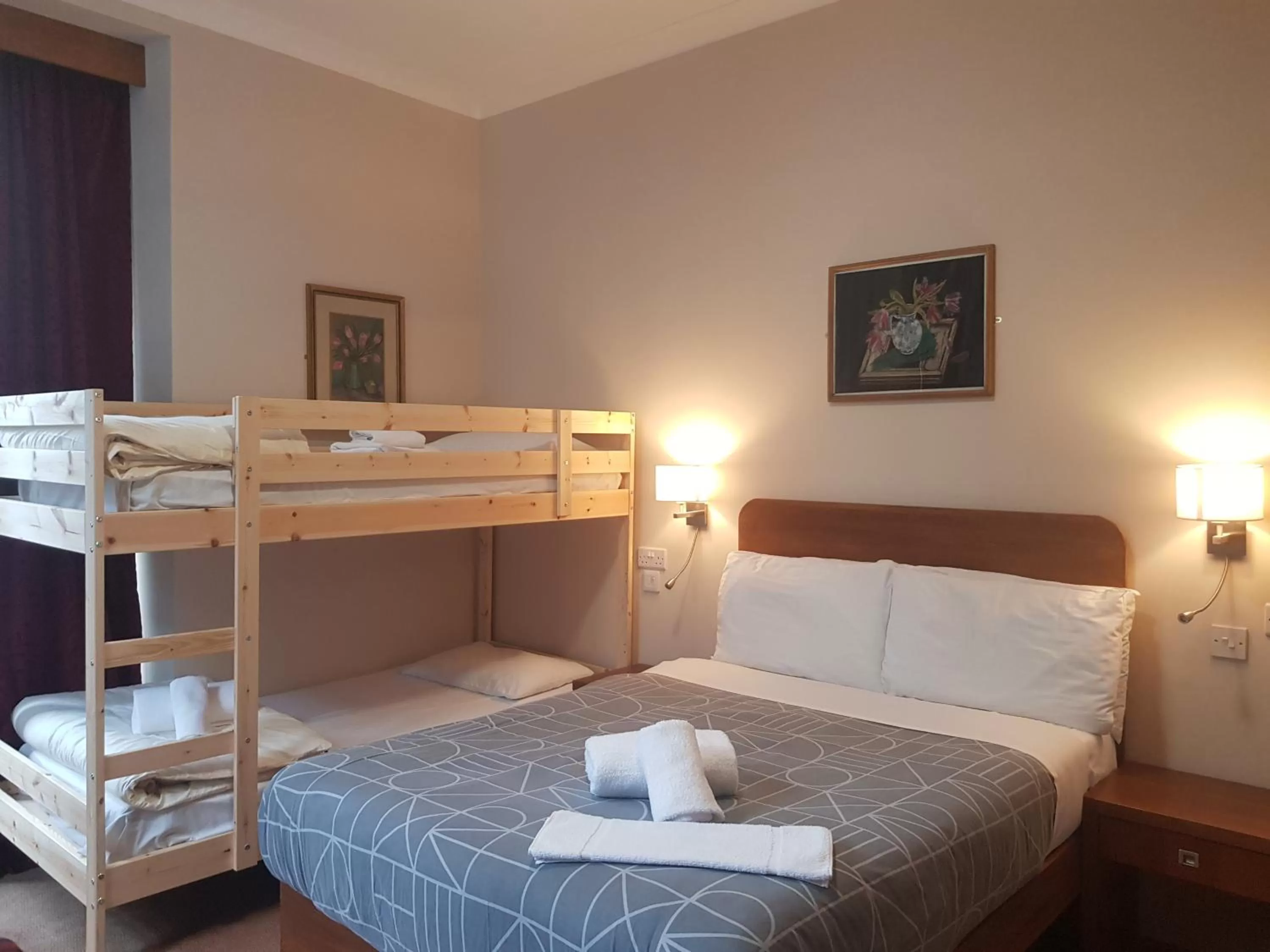 Bed in Aberdeen House