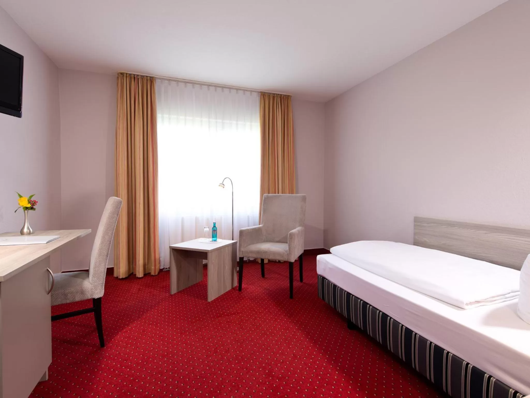 Photo of the whole room, Bed in ACHAT Hotel Frankenthal in der Pfalz