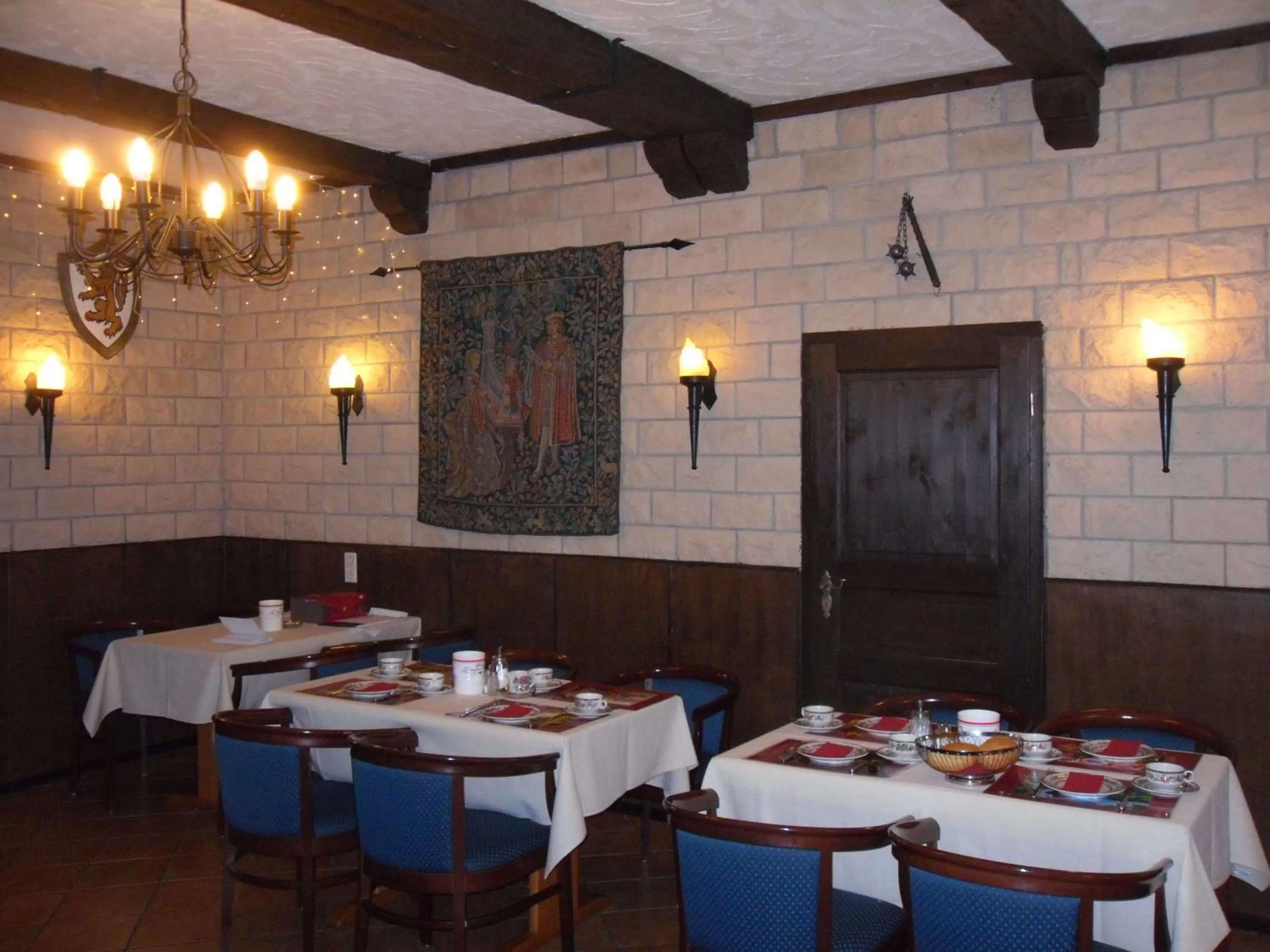 Restaurant/places to eat in Hotel Boos