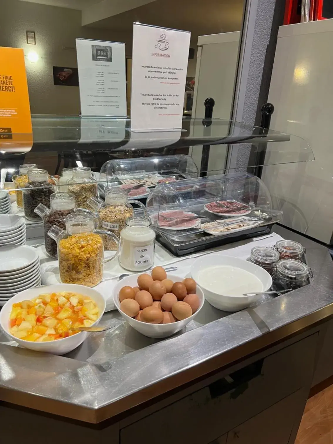 Continental breakfast in Logis Cottage Hôtel Continental breakfast in Logis Cottage Hôtel