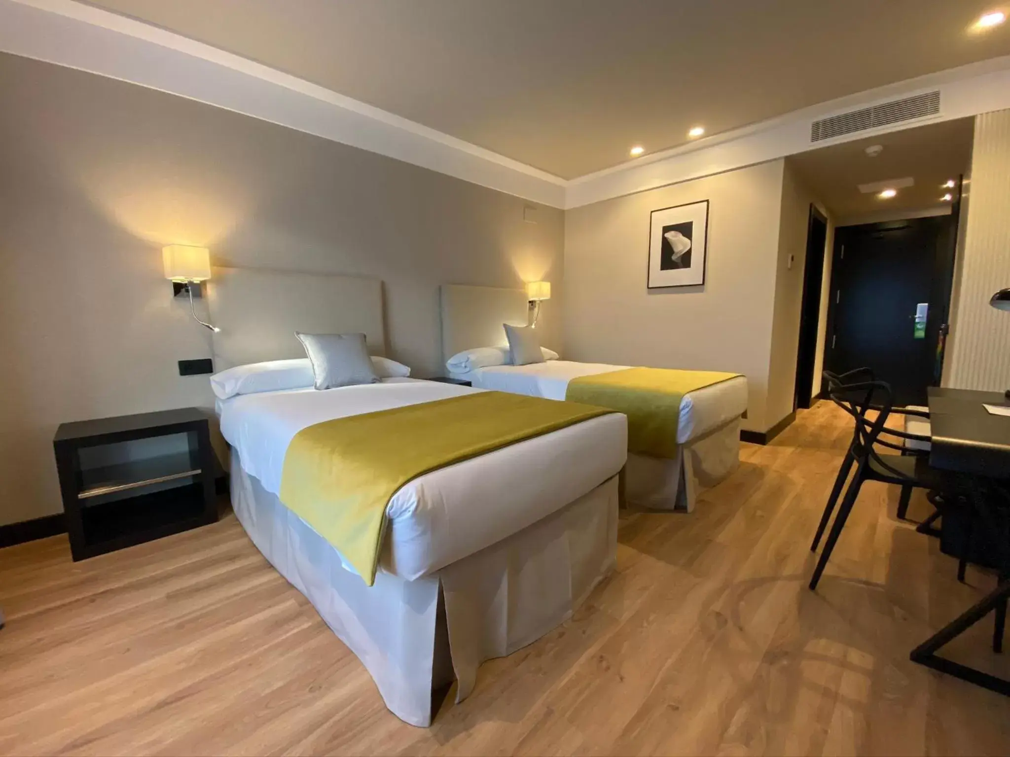 Photo of the whole room, Bed in Hotel Parque Real Photo of the whole room, Bed in Hotel Parque Real