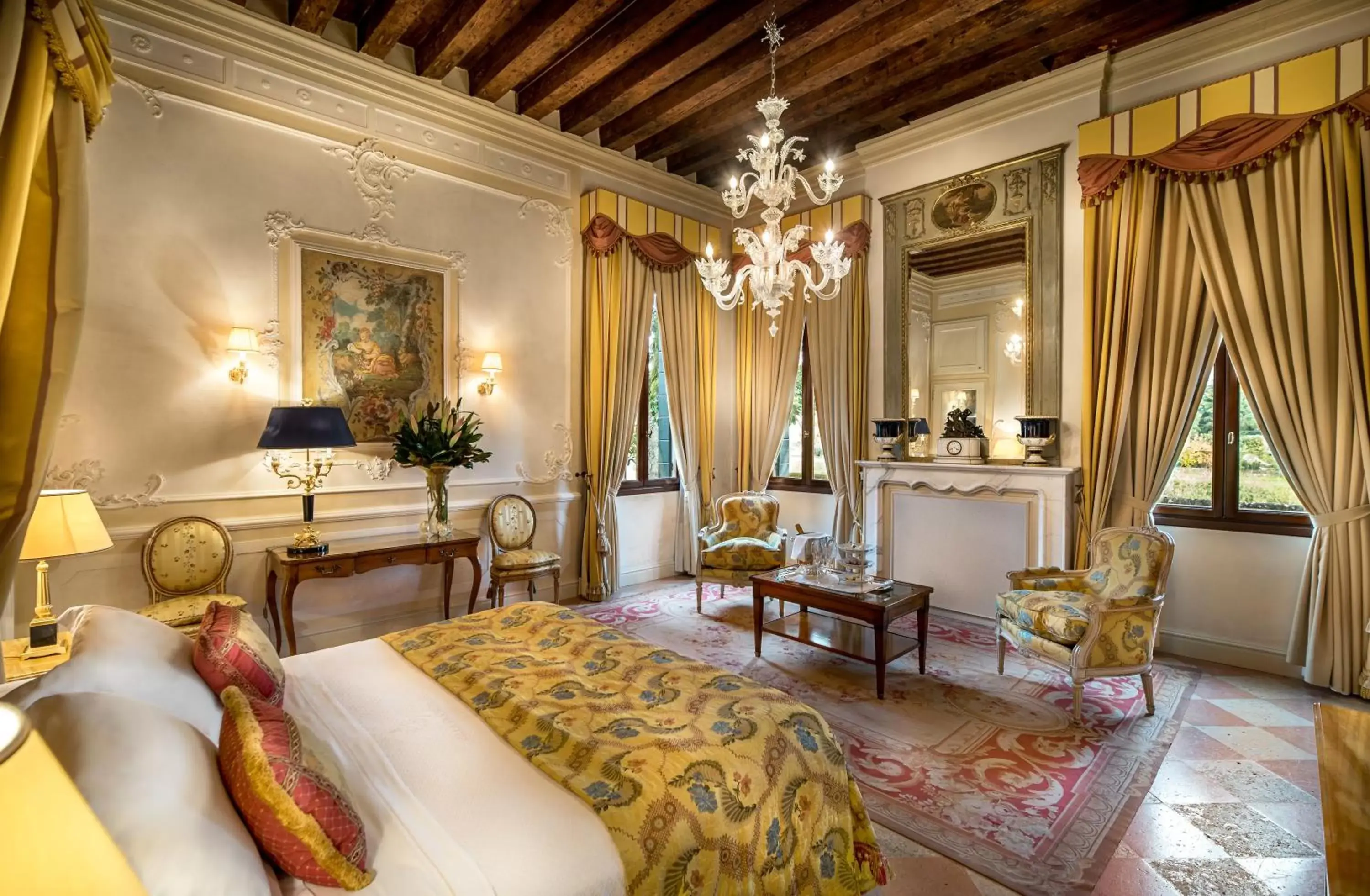 Photo of the whole room in Relais et Châteaux Hotel Villa Franceschi