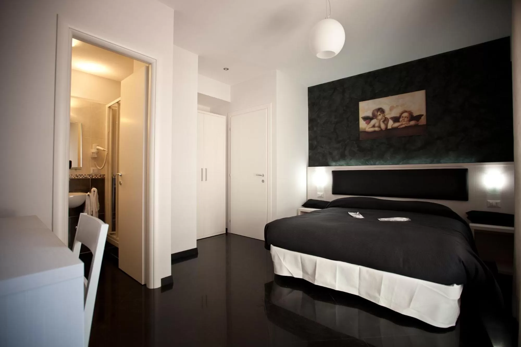 Photo of the whole room, Bed in Heart of Rome Rooms