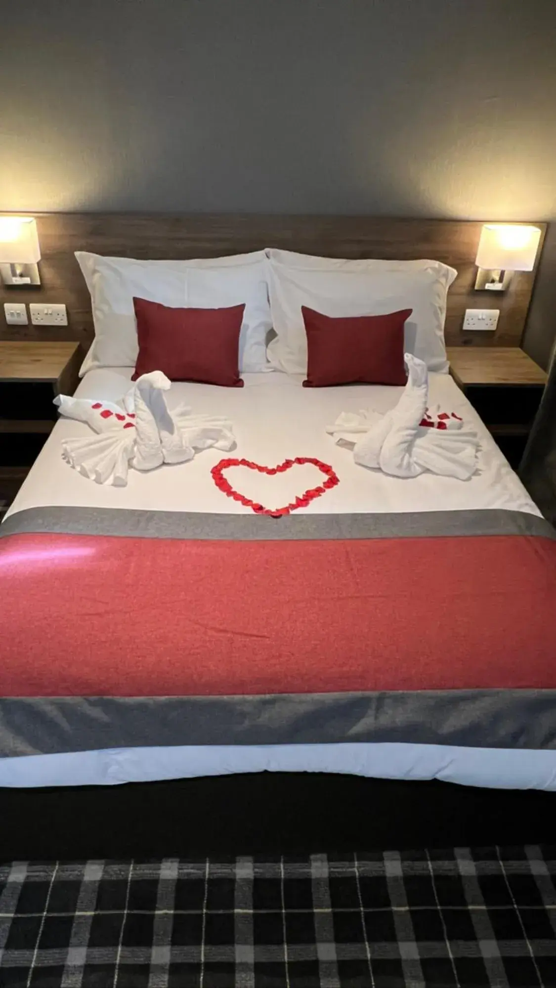 Bedroom, Bed in Devoncove Hotel Glasgow