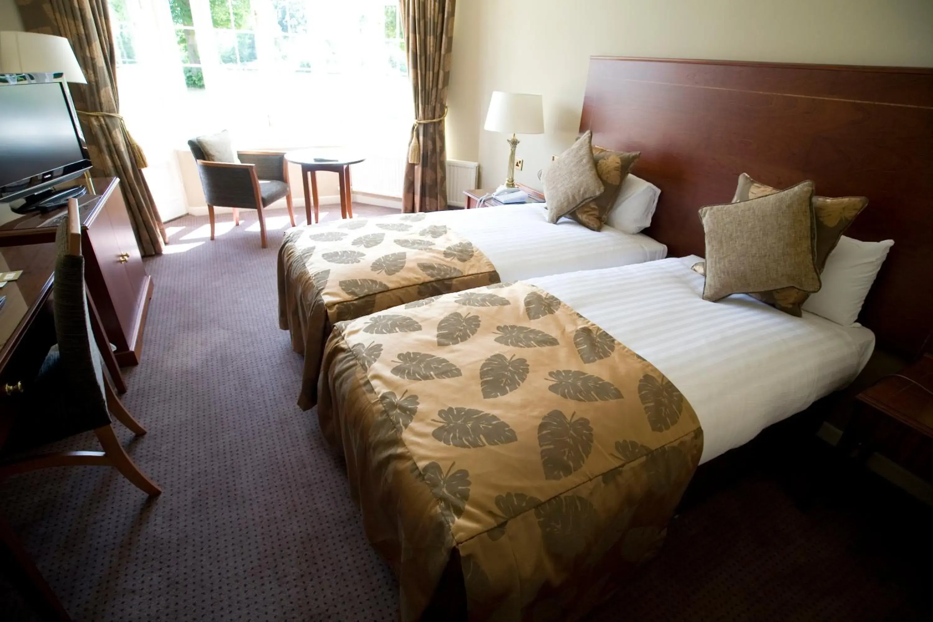 Photo of the whole room, Bed in Grovefield House Hotel