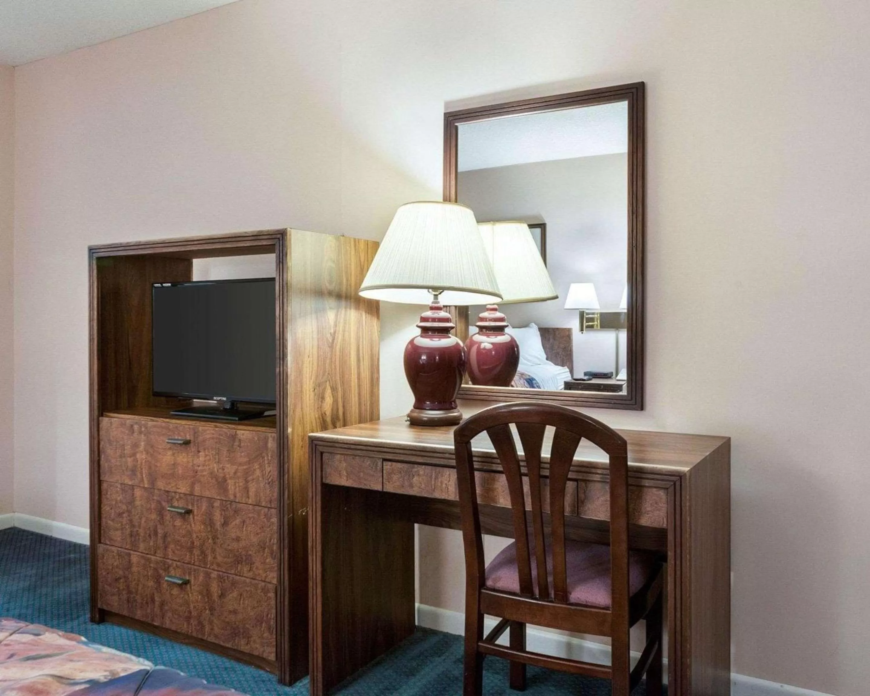 Photo of the whole room in Rodeway Inn Jasper