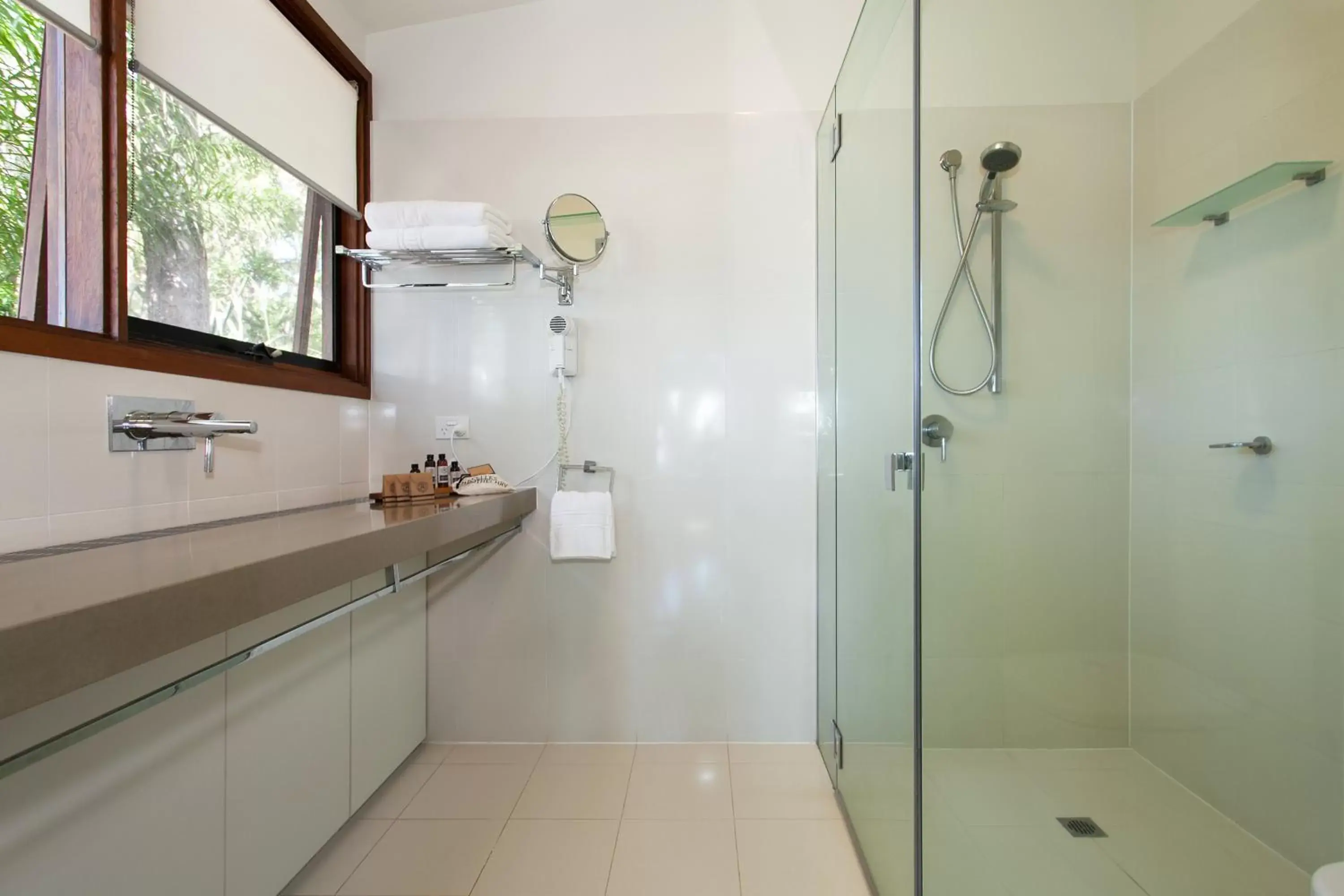 Bathroom in Eumarella Shores Noosa Lake Retreat