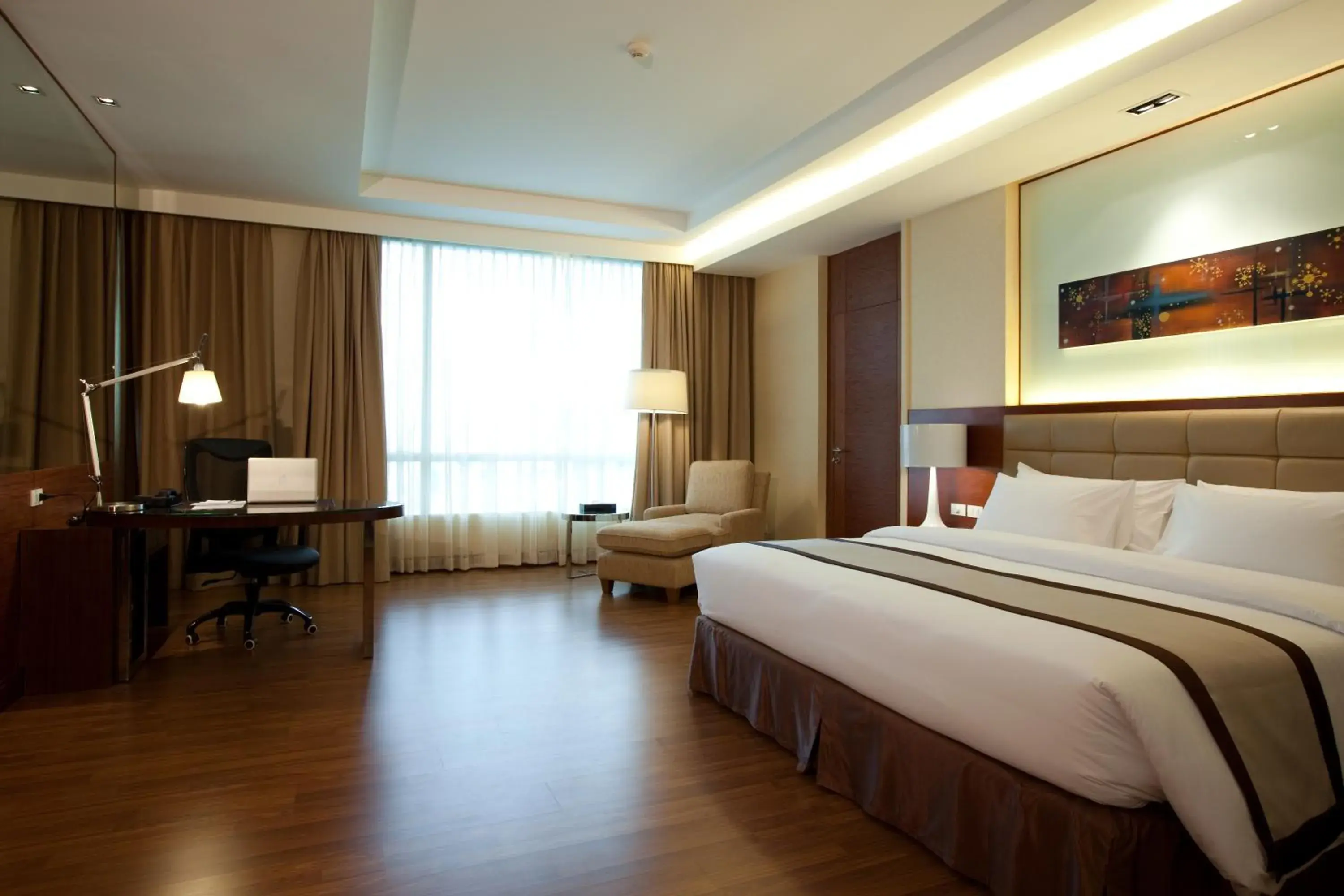 Bed in The Grand Fourwings Convention hotel (SHA Extra Plus)
