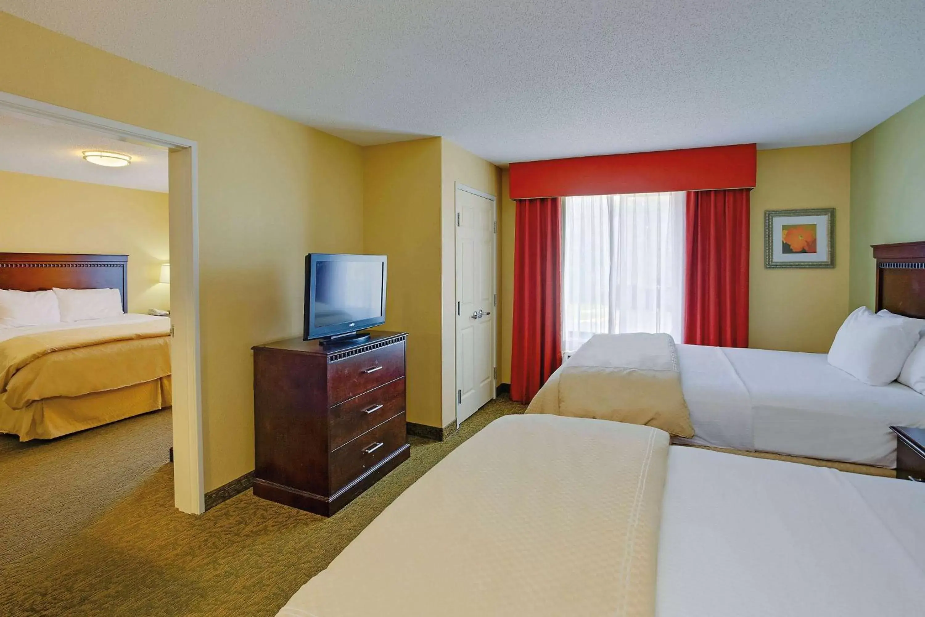 Photo of the whole room, Bed in La Quinta by Wyndham Richmond - Kings Dominion