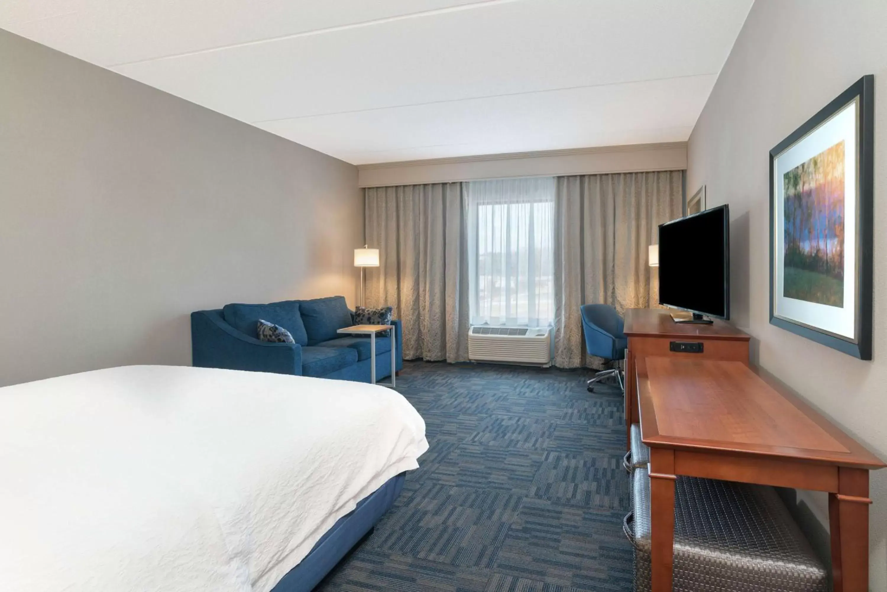 Bedroom, Bed in Hampton Inn & Suites Newburgh Stewart Airport, NY Bedroom, Bed in Hampton Inn & Suites Newburgh Stewart Airport, NY