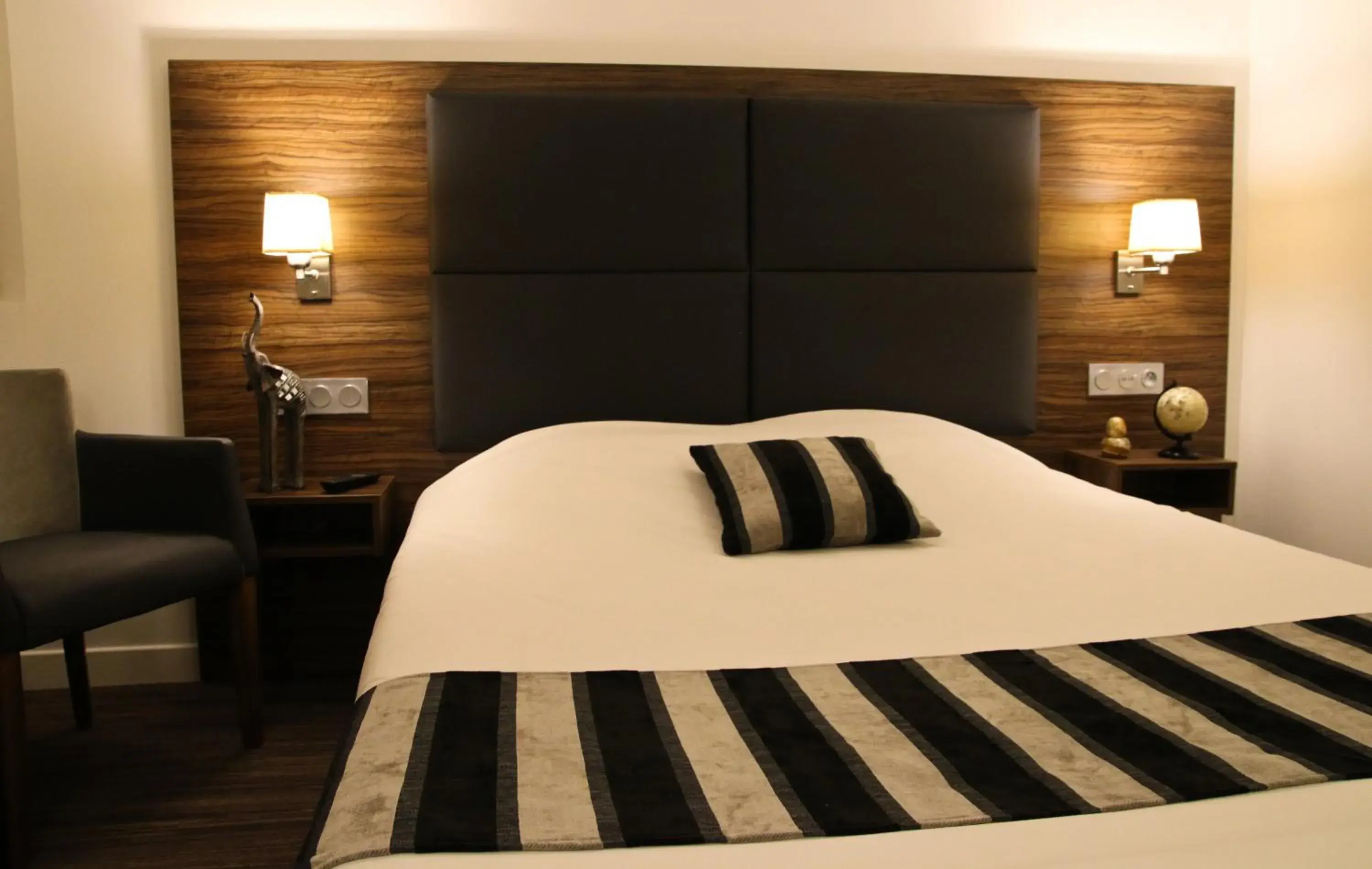 Photo of the whole room, Bed in Kyriad Bordeaux - Merignac Aéroport