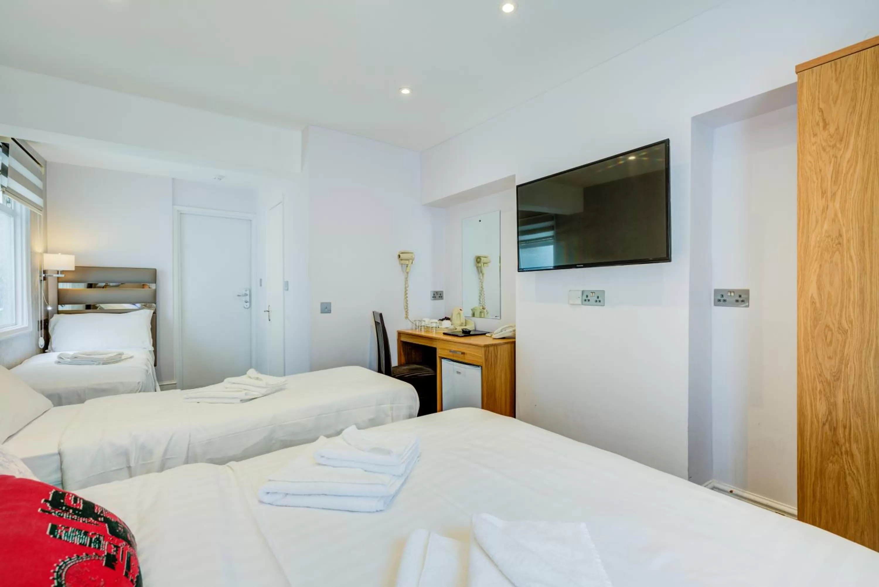 Bed in KingswayPark Hotel at Park Avenue