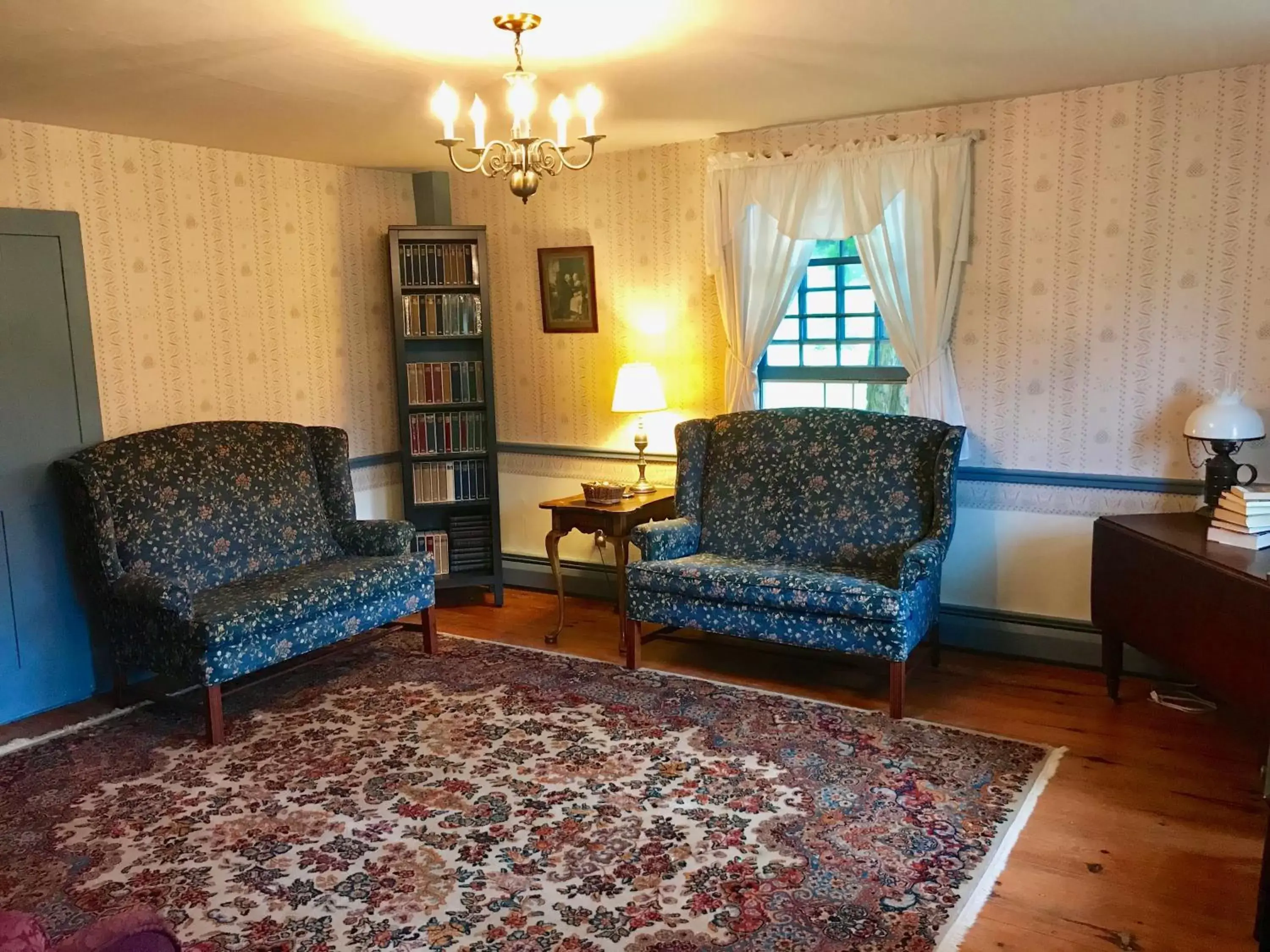 Seating Area in Colonel Spencer Inn