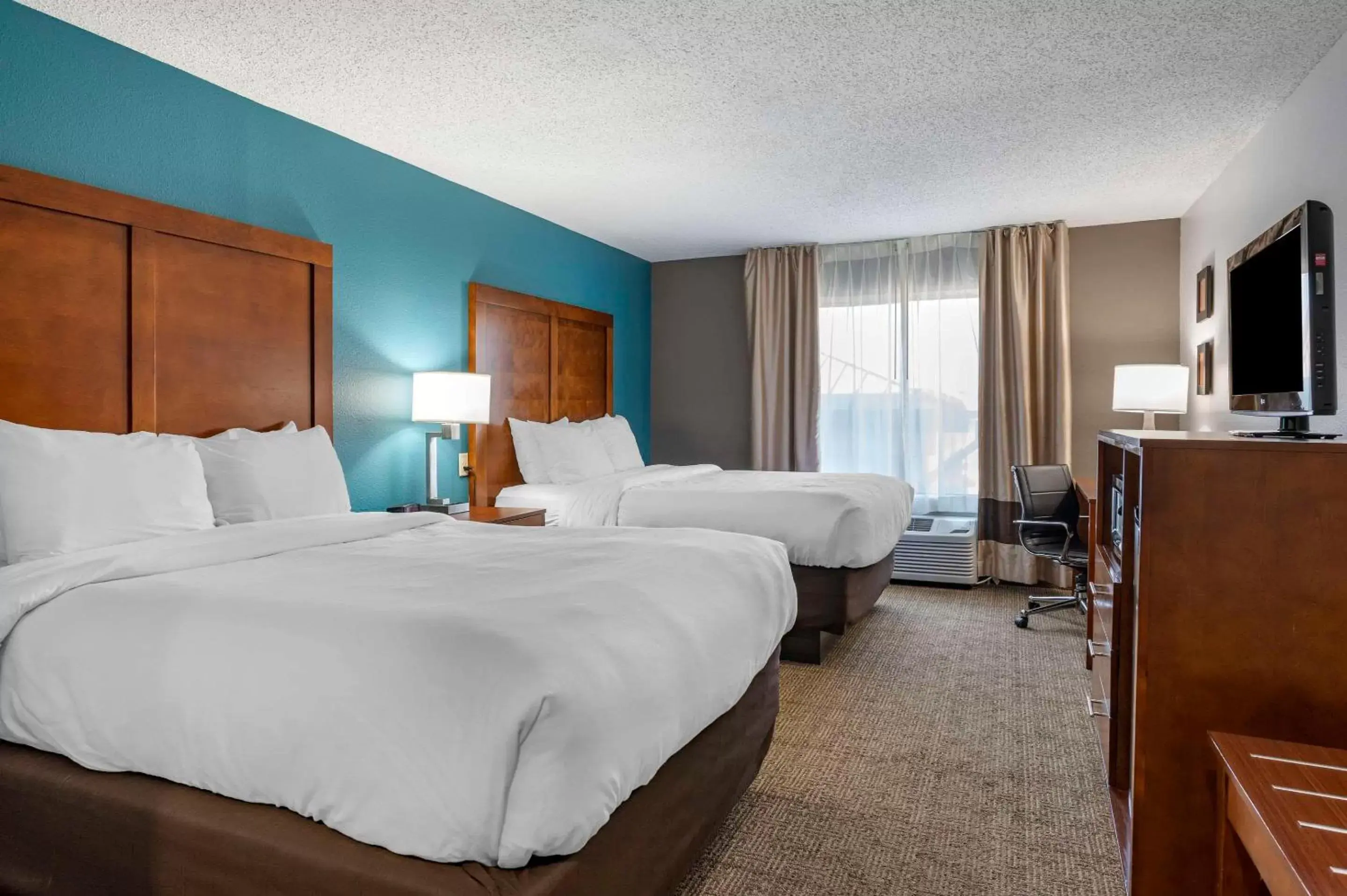 Bedroom, Bed in Comfort Inn Plainfield - Indianapolis Airport Bedroom, Bed in Comfort Inn Plainfield - Indianapolis Airport